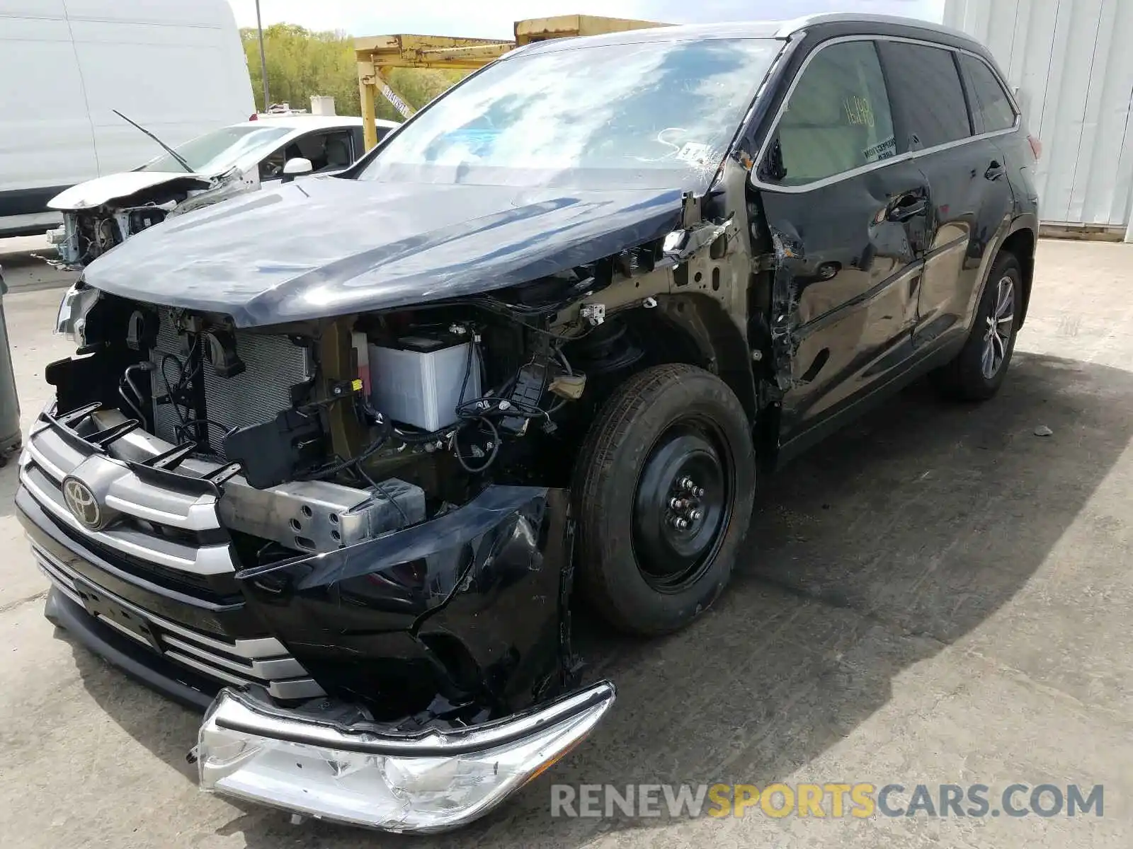 2 Photograph of a damaged car 5TDJZRFHXKS577694 TOYOTA HIGHLANDER 2019