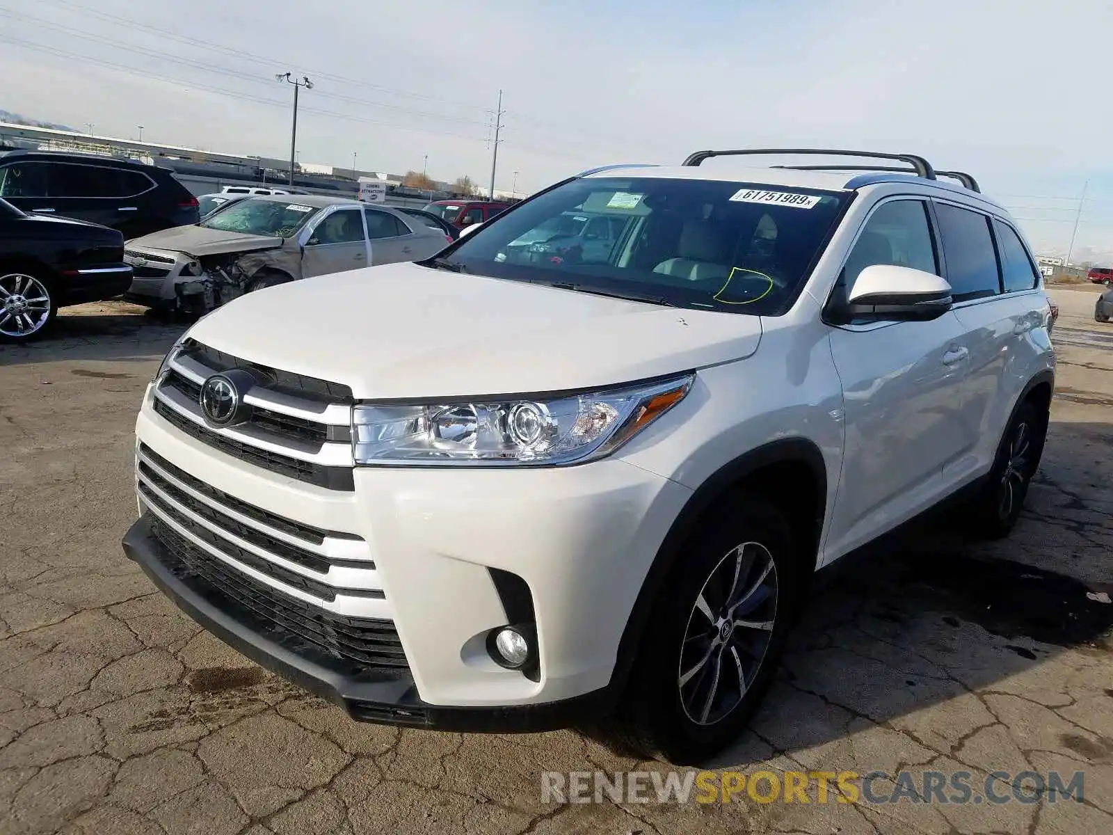 2 Photograph of a damaged car 5TDJZRFHXKS578134 TOYOTA HIGHLANDER 2019