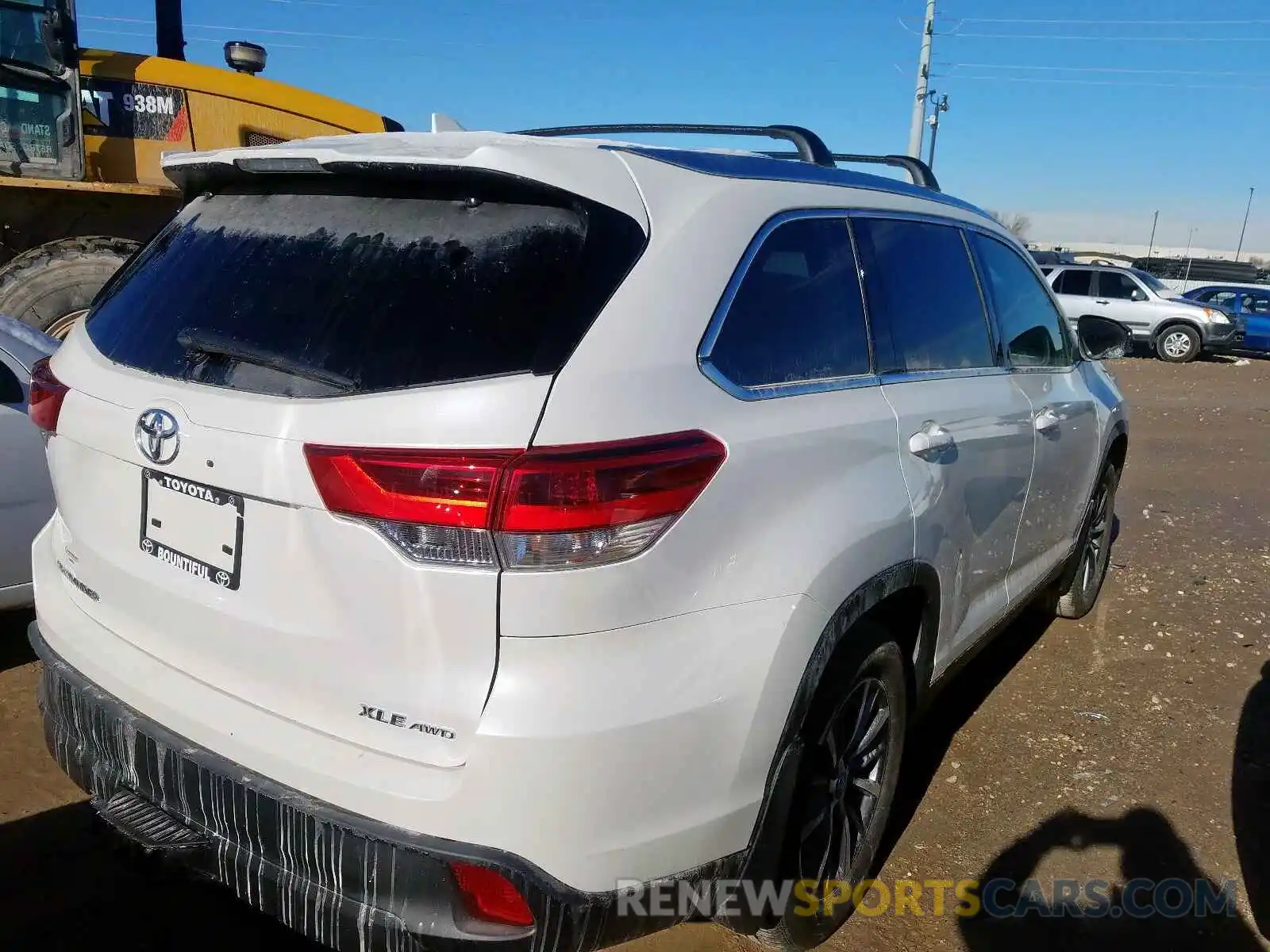 3 Photograph of a damaged car 5TDJZRFHXKS578134 TOYOTA HIGHLANDER 2019