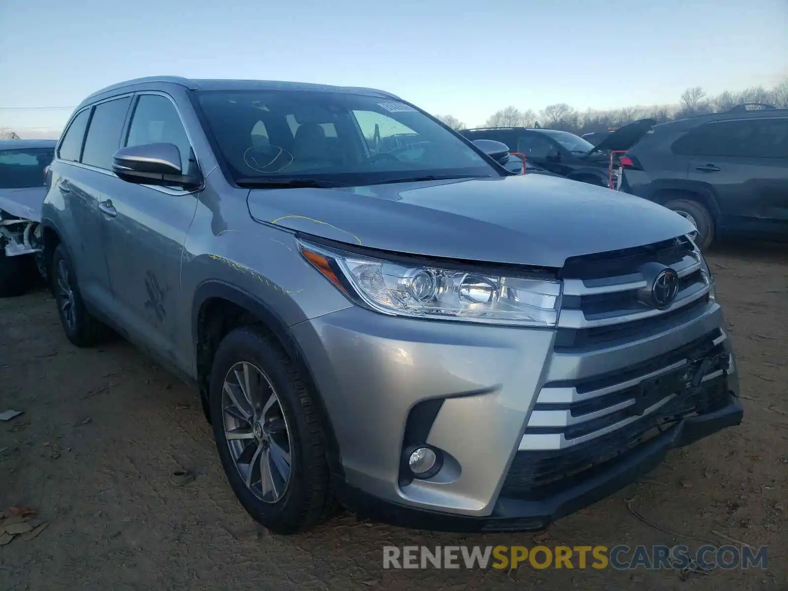 1 Photograph of a damaged car 5TDJZRFHXKS578425 TOYOTA HIGHLANDER 2019