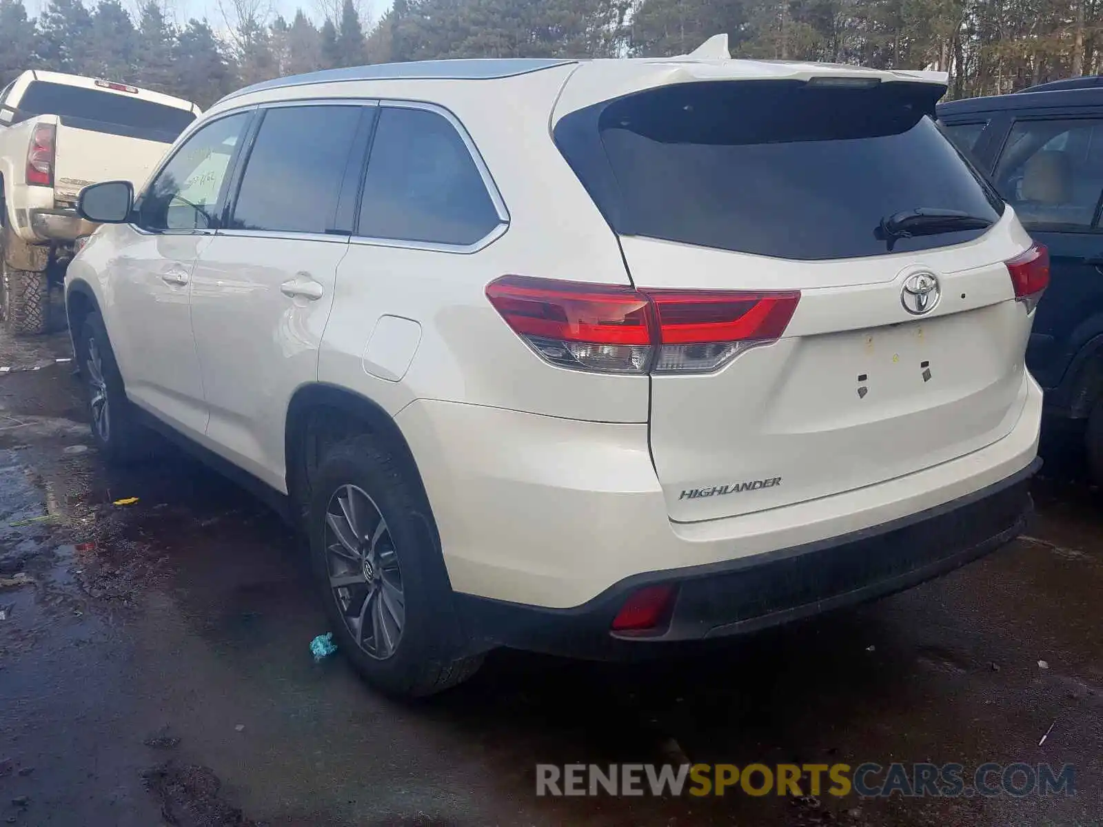 3 Photograph of a damaged car 5TDJZRFHXKS578862 TOYOTA HIGHLANDER 2019