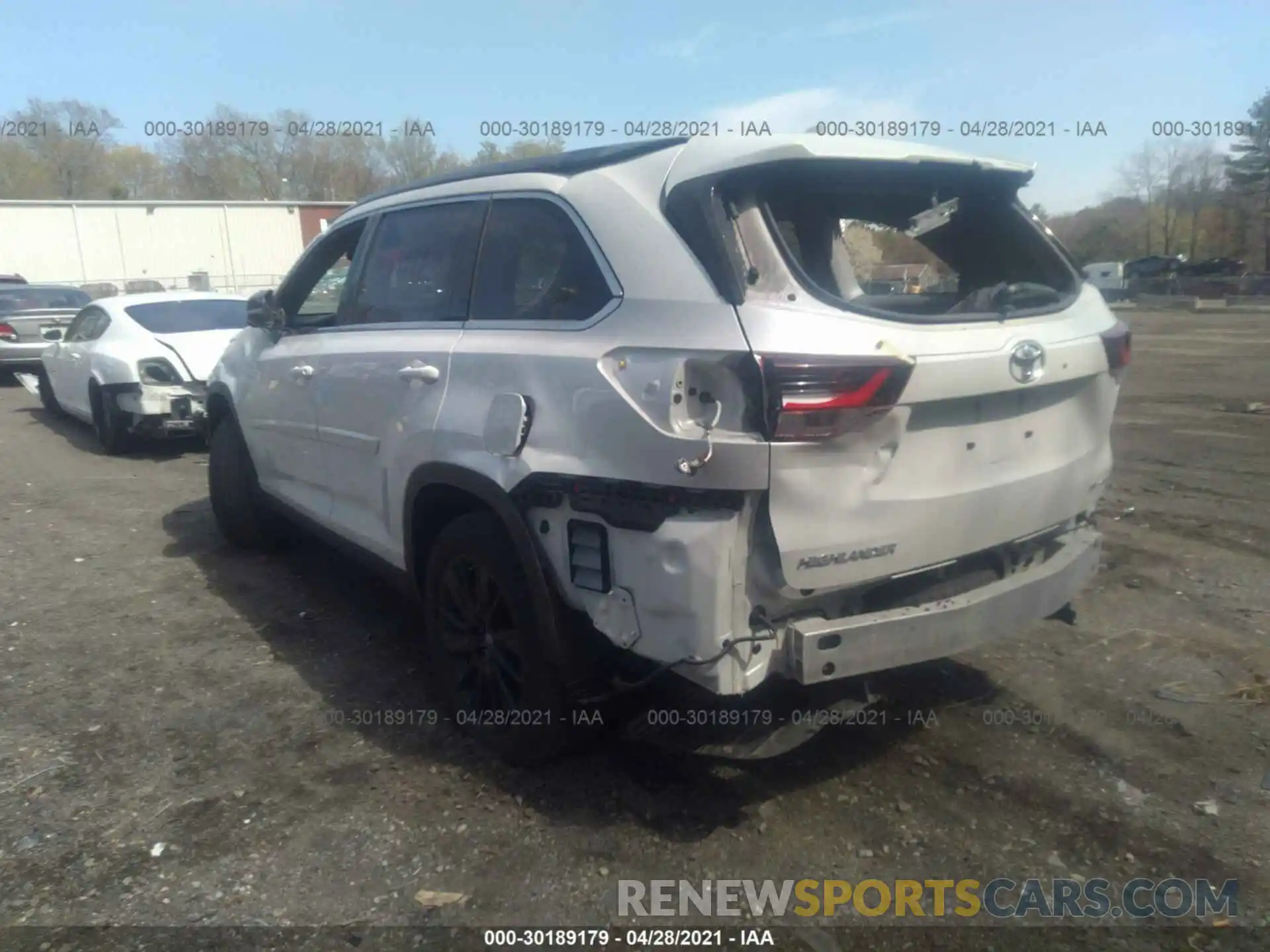 3 Photograph of a damaged car 5TDJZRFHXKS579221 TOYOTA HIGHLANDER 2019