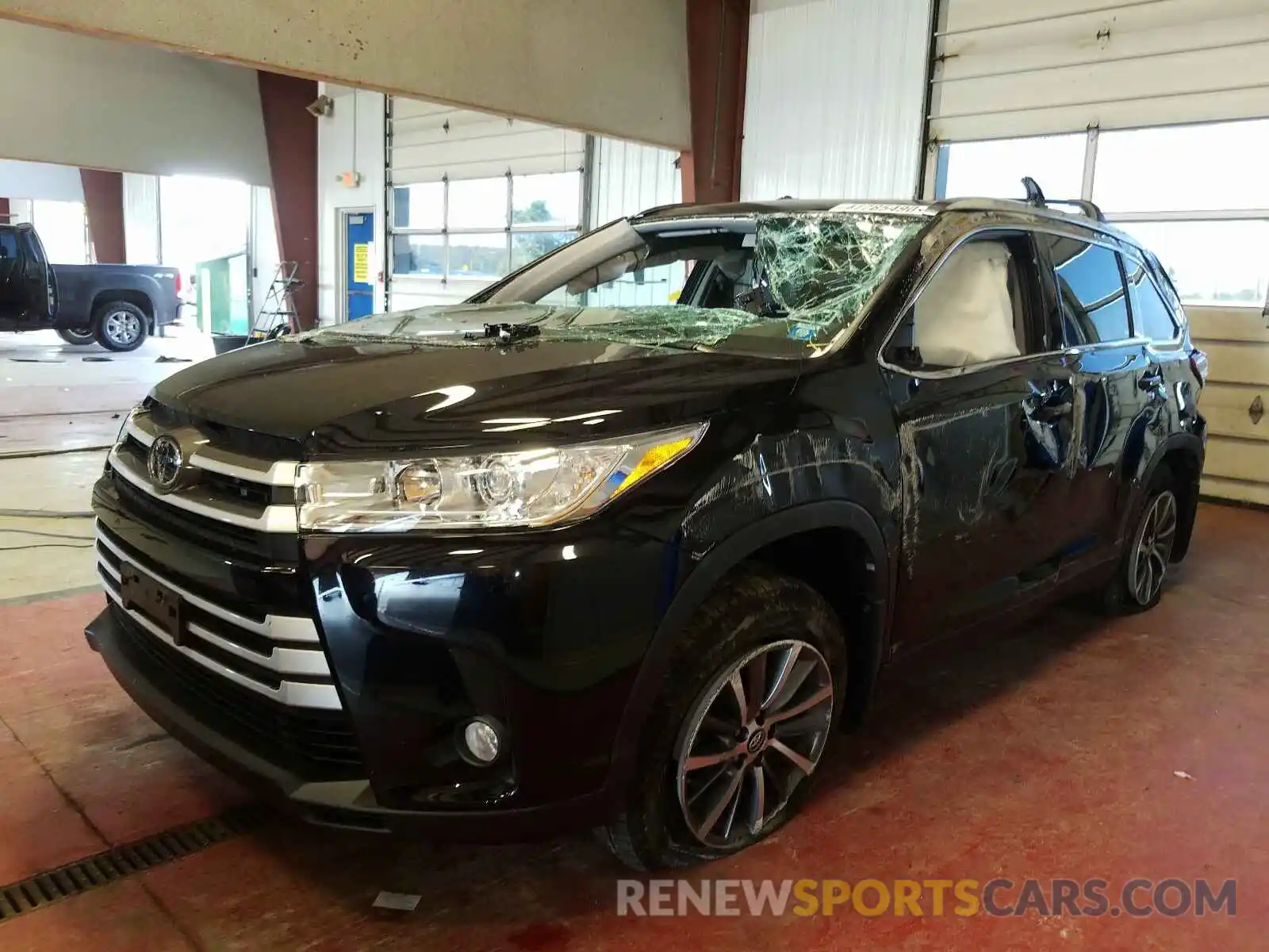 2 Фотография поврежденного автомобиля 5TDJZRFHXKS579316 TOYOTA HIGHLANDER 2019