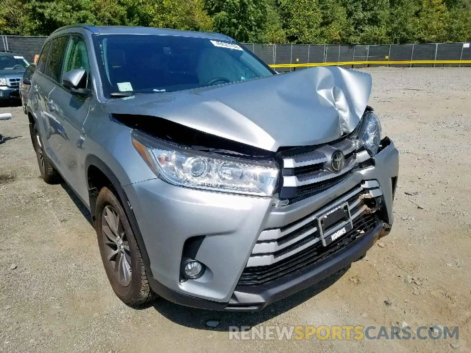 1 Фотография поврежденного автомобиля 5TDJZRFHXKS579512 TOYOTA HIGHLANDER 2019