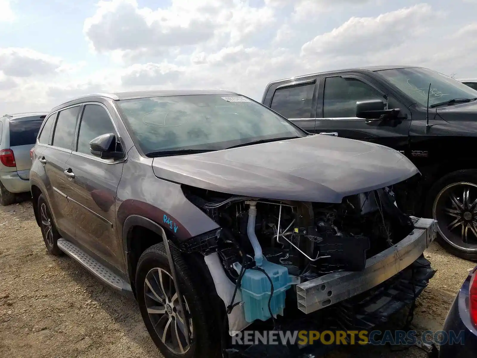 1 Photograph of a damaged car 5TDJZRFHXKS580496 TOYOTA HIGHLANDER 2019