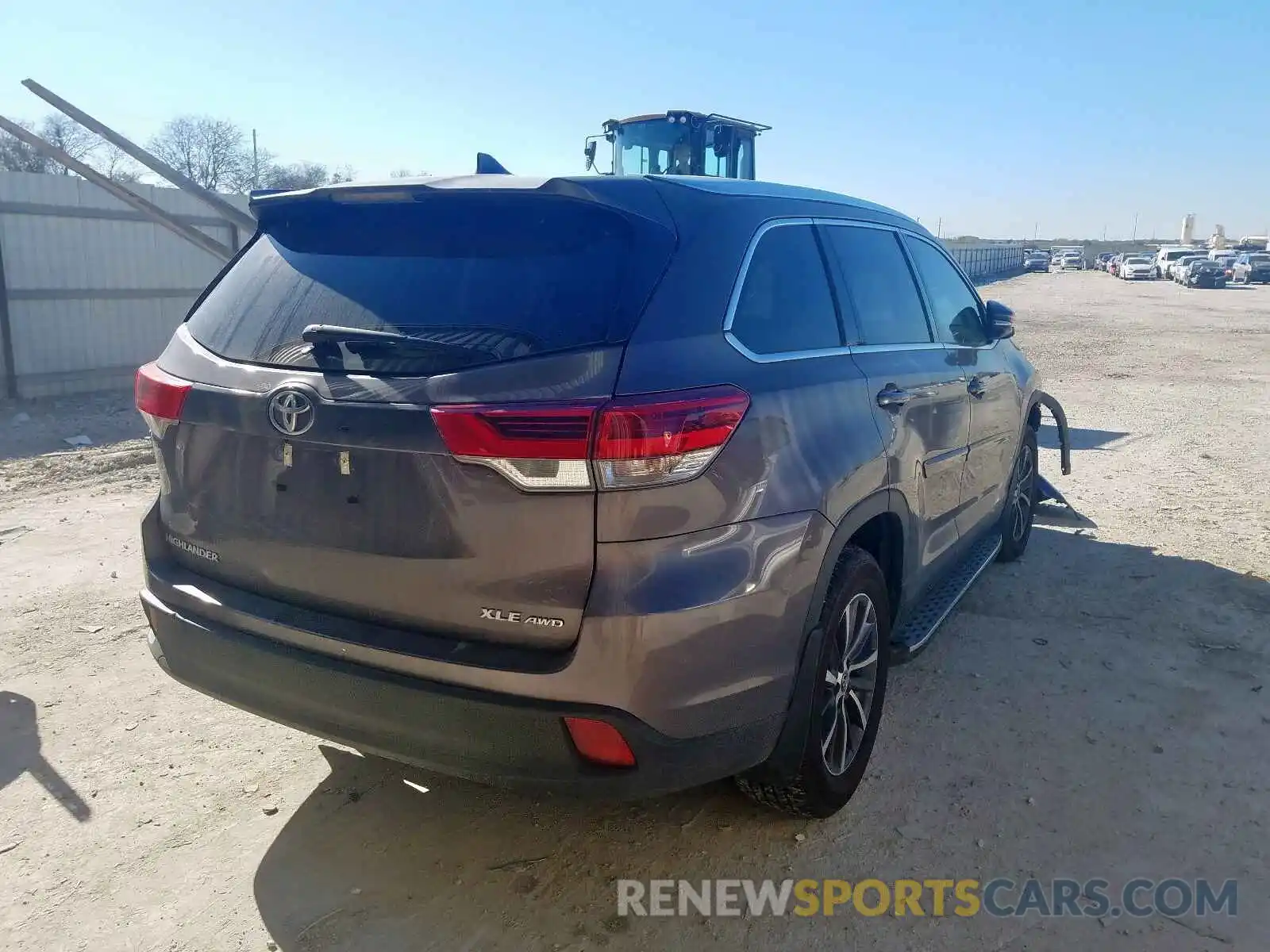 4 Photograph of a damaged car 5TDJZRFHXKS580496 TOYOTA HIGHLANDER 2019