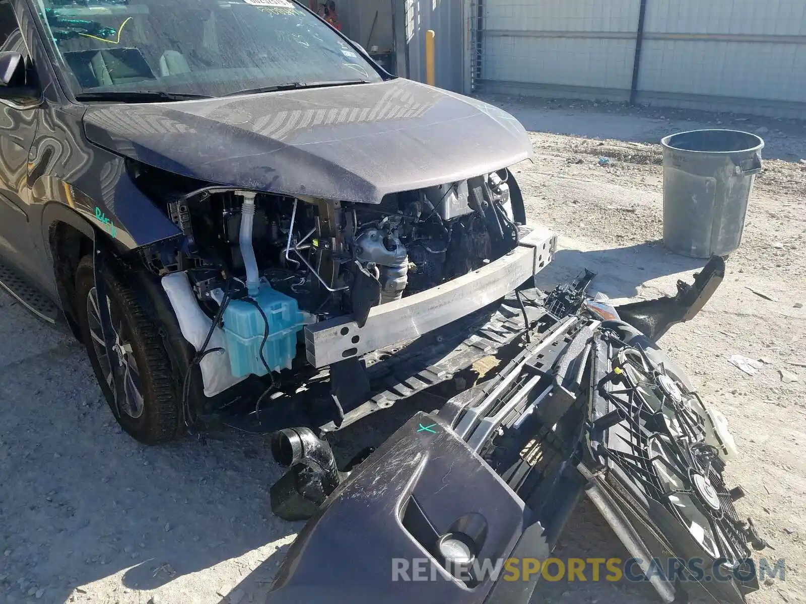 9 Photograph of a damaged car 5TDJZRFHXKS580496 TOYOTA HIGHLANDER 2019