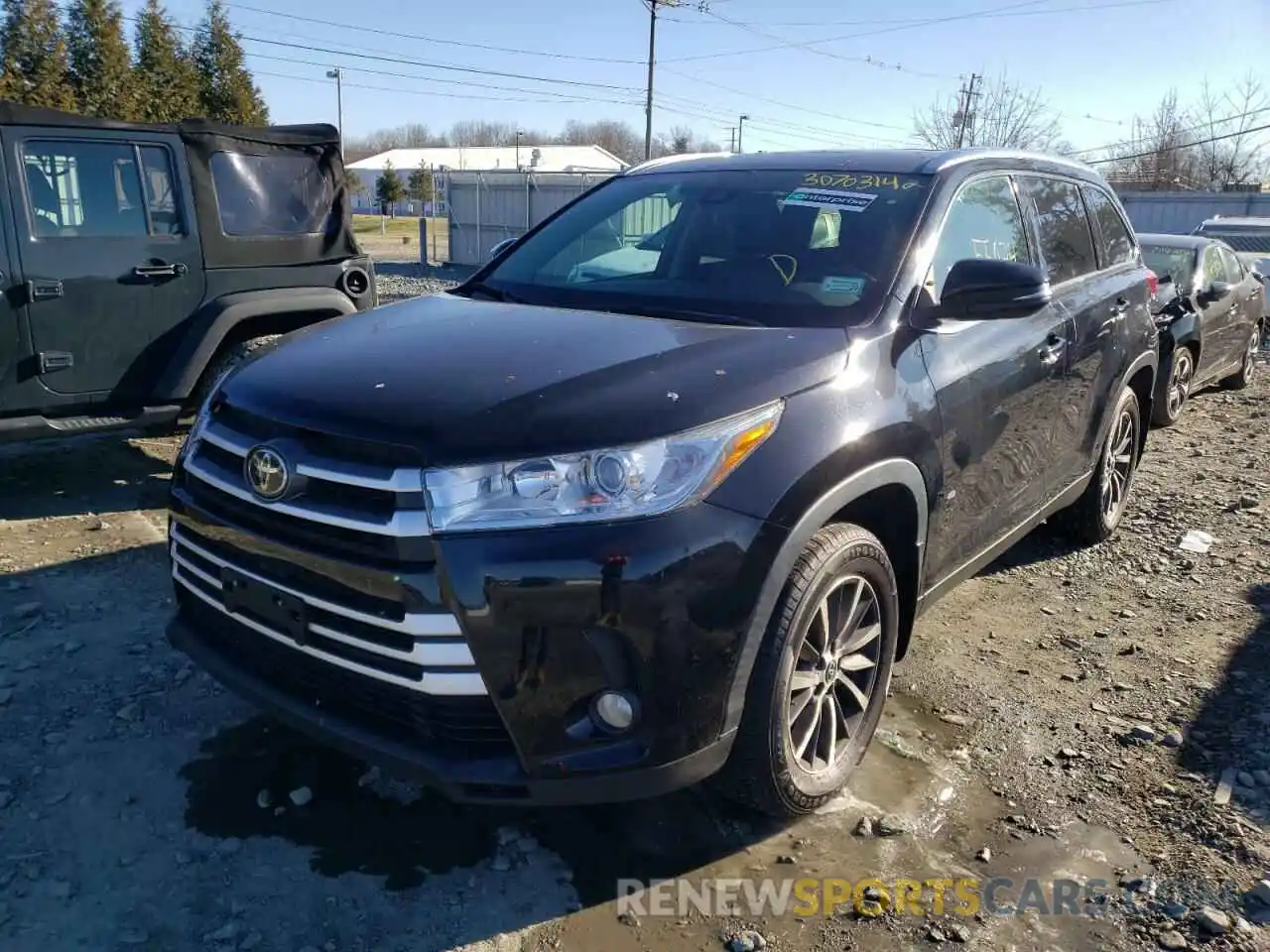 2 Photograph of a damaged car 5TDJZRFHXKS582006 TOYOTA HIGHLANDER 2019