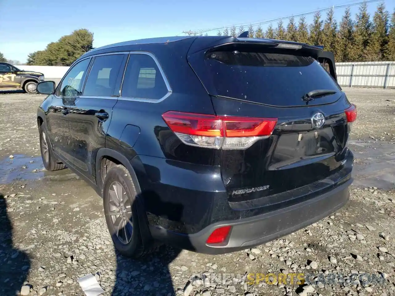 3 Photograph of a damaged car 5TDJZRFHXKS582006 TOYOTA HIGHLANDER 2019