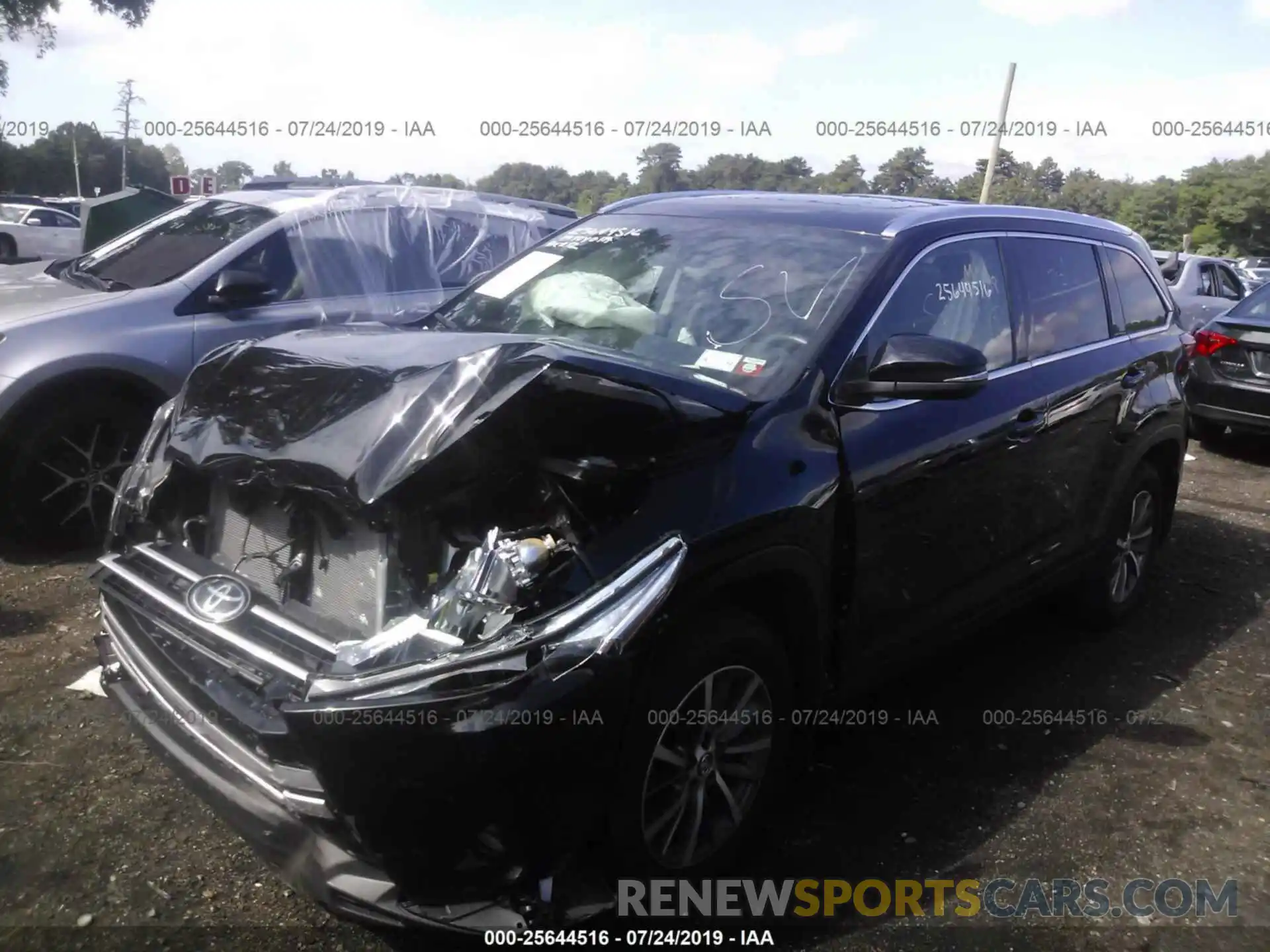 2 Photograph of a damaged car 5TDJZRFHXKS582619 TOYOTA HIGHLANDER 2019