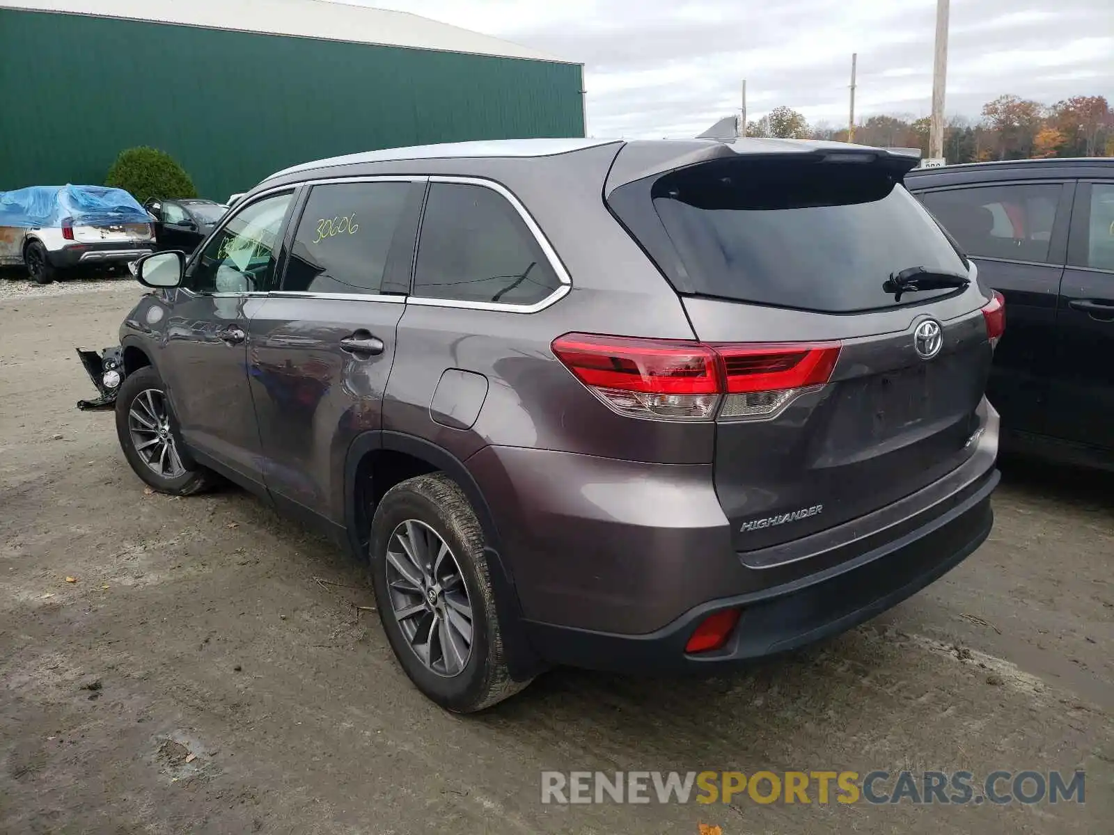 3 Photograph of a damaged car 5TDJZRFHXKS583527 TOYOTA HIGHLANDER 2019