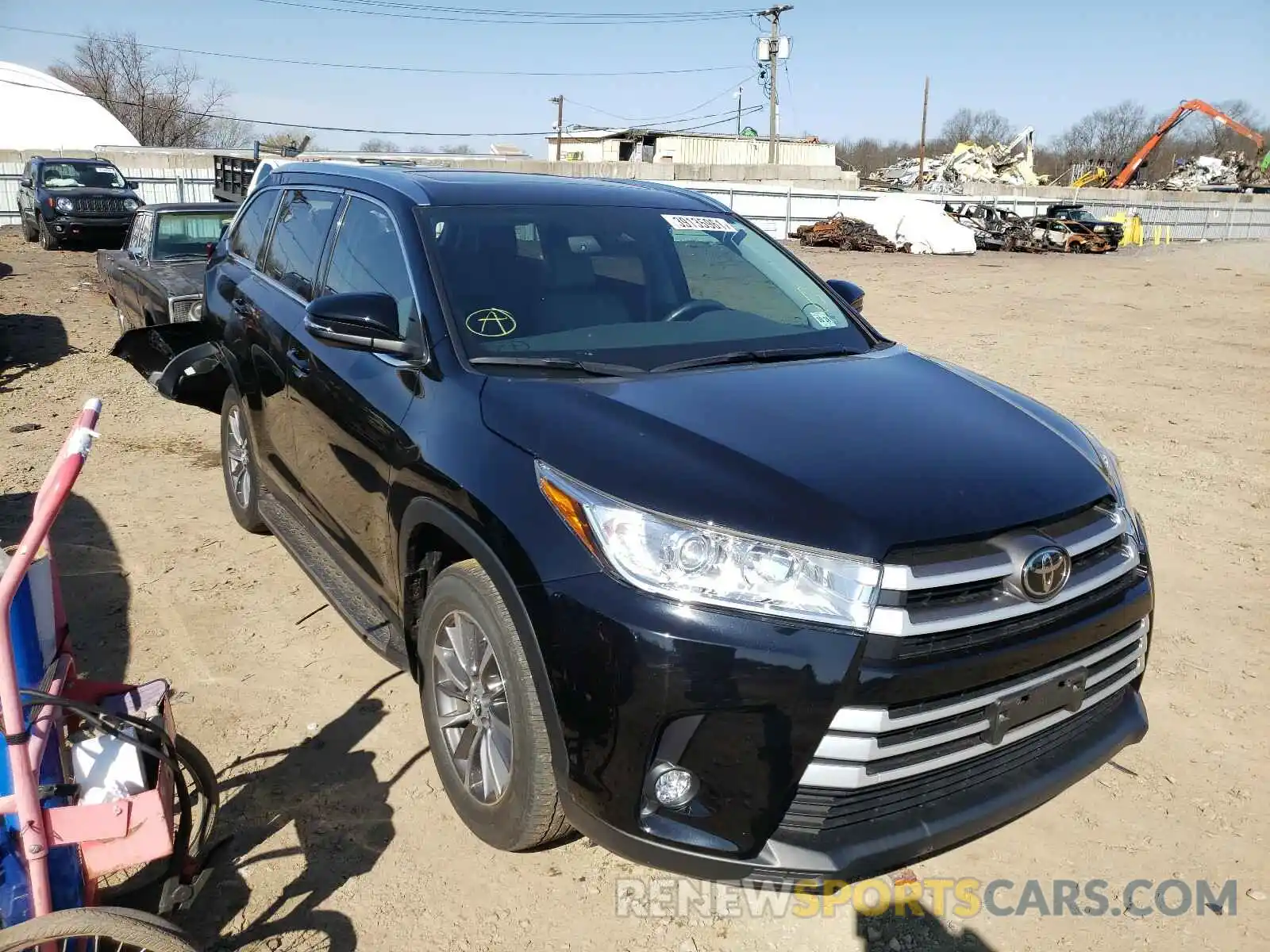 1 Photograph of a damaged car 5TDJZRFHXKS585813 TOYOTA HIGHLANDER 2019