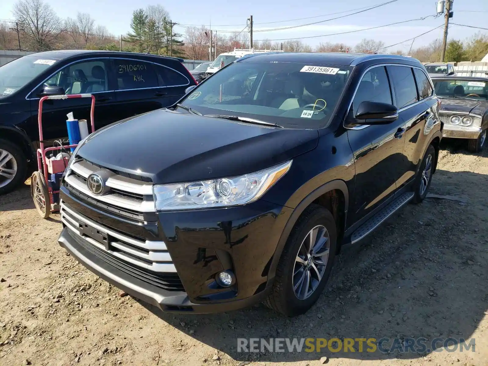 2 Photograph of a damaged car 5TDJZRFHXKS585813 TOYOTA HIGHLANDER 2019