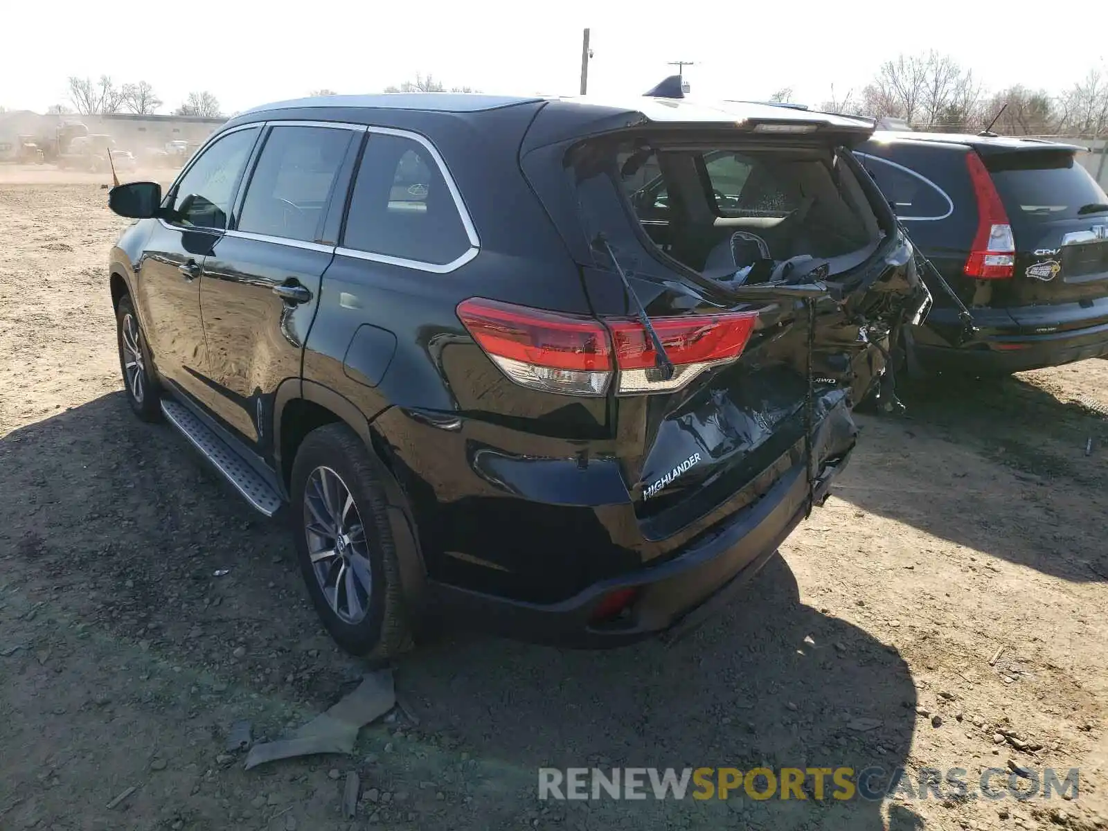 3 Photograph of a damaged car 5TDJZRFHXKS585813 TOYOTA HIGHLANDER 2019