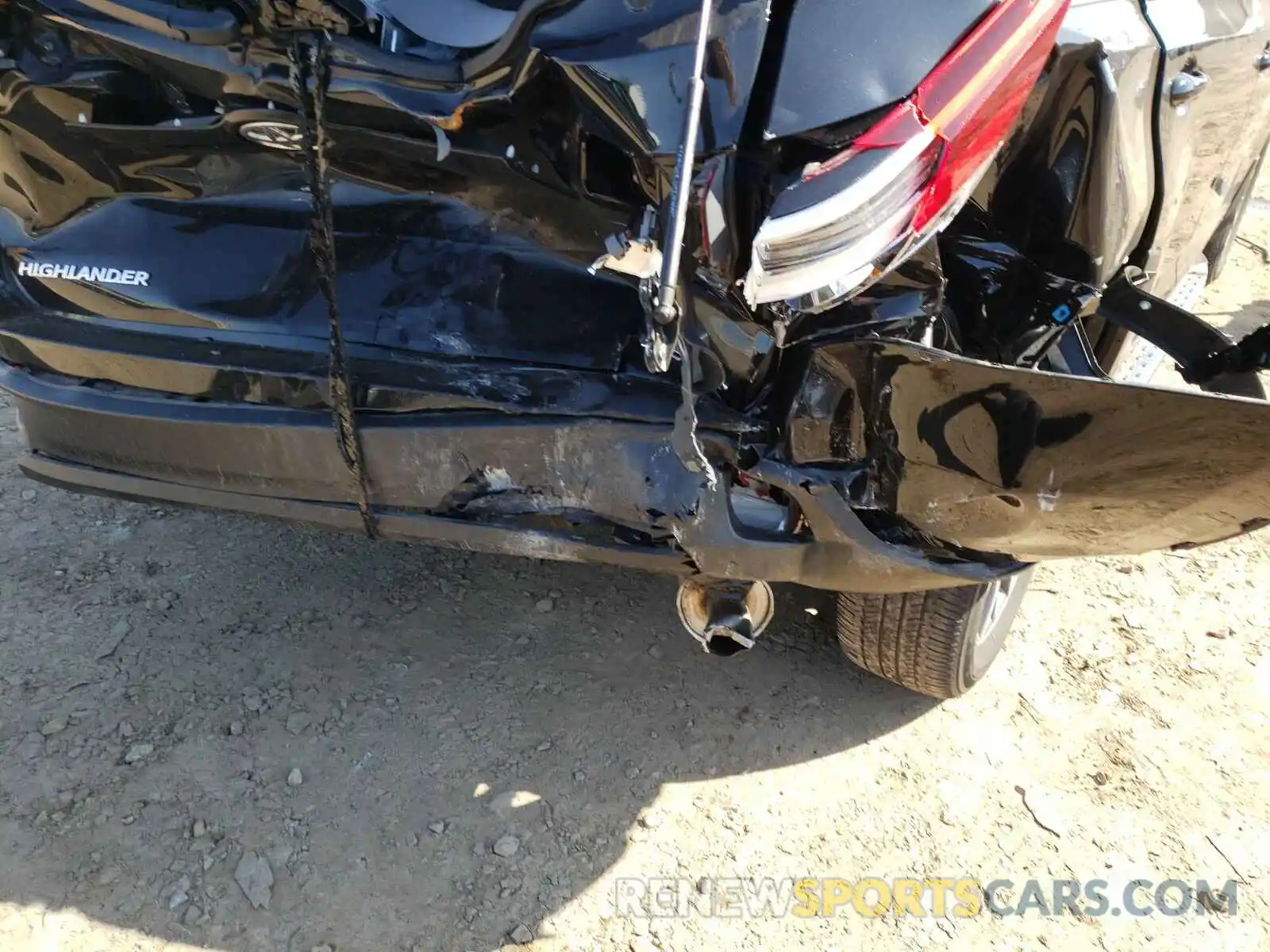 9 Photograph of a damaged car 5TDJZRFHXKS585813 TOYOTA HIGHLANDER 2019