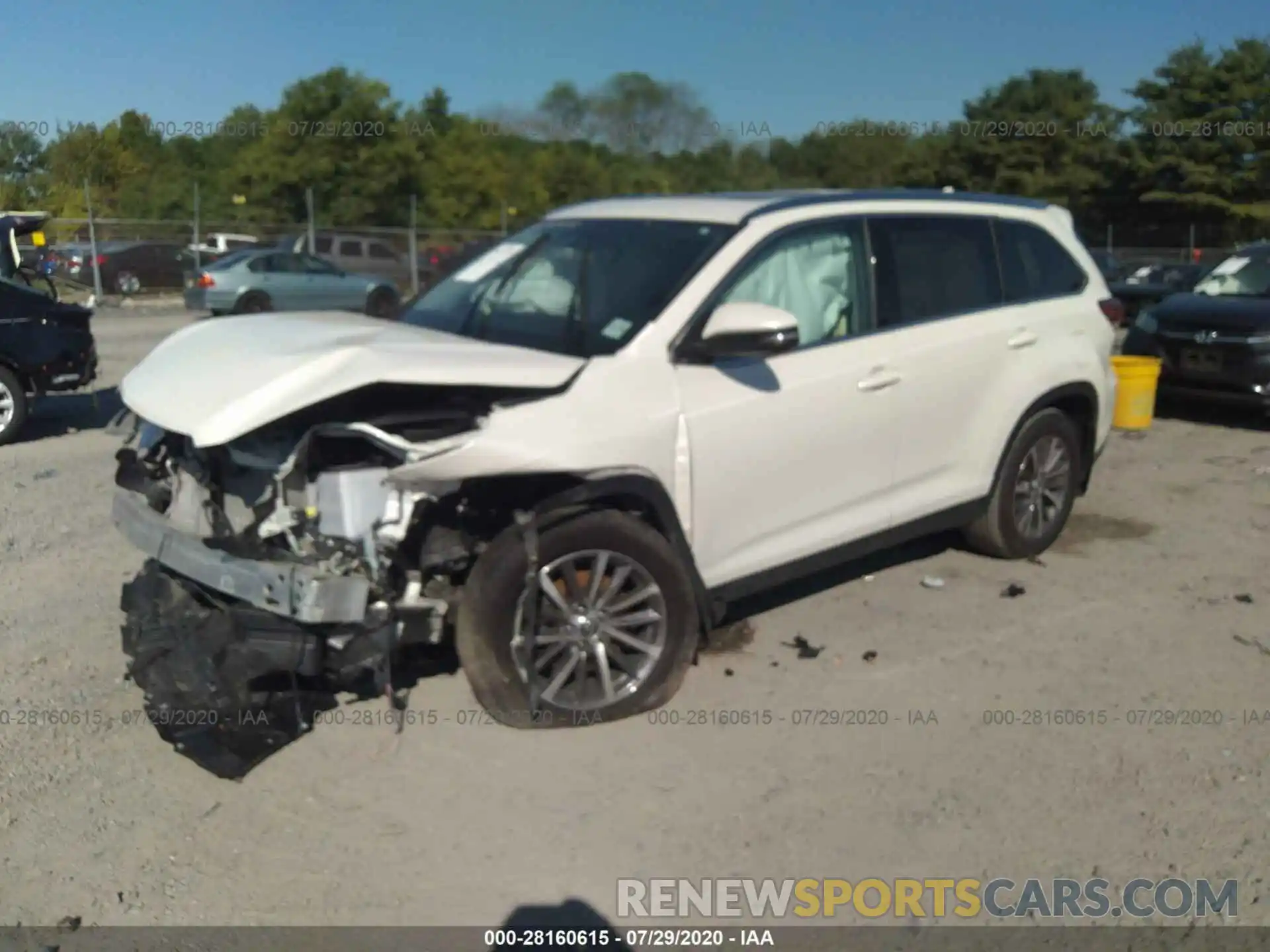 2 Photograph of a damaged car 5TDJZRFHXKS586167 TOYOTA HIGHLANDER 2019