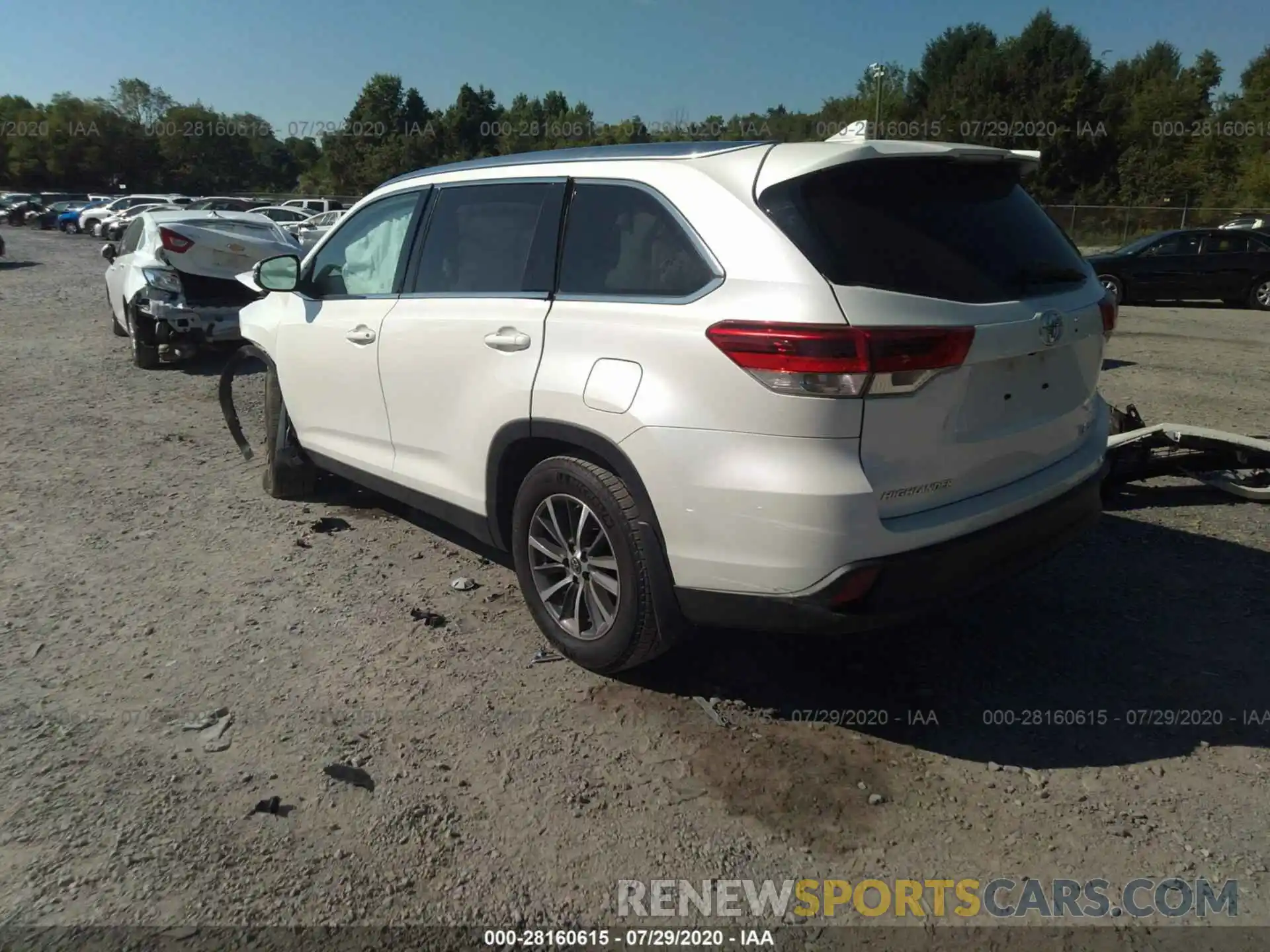 3 Photograph of a damaged car 5TDJZRFHXKS586167 TOYOTA HIGHLANDER 2019