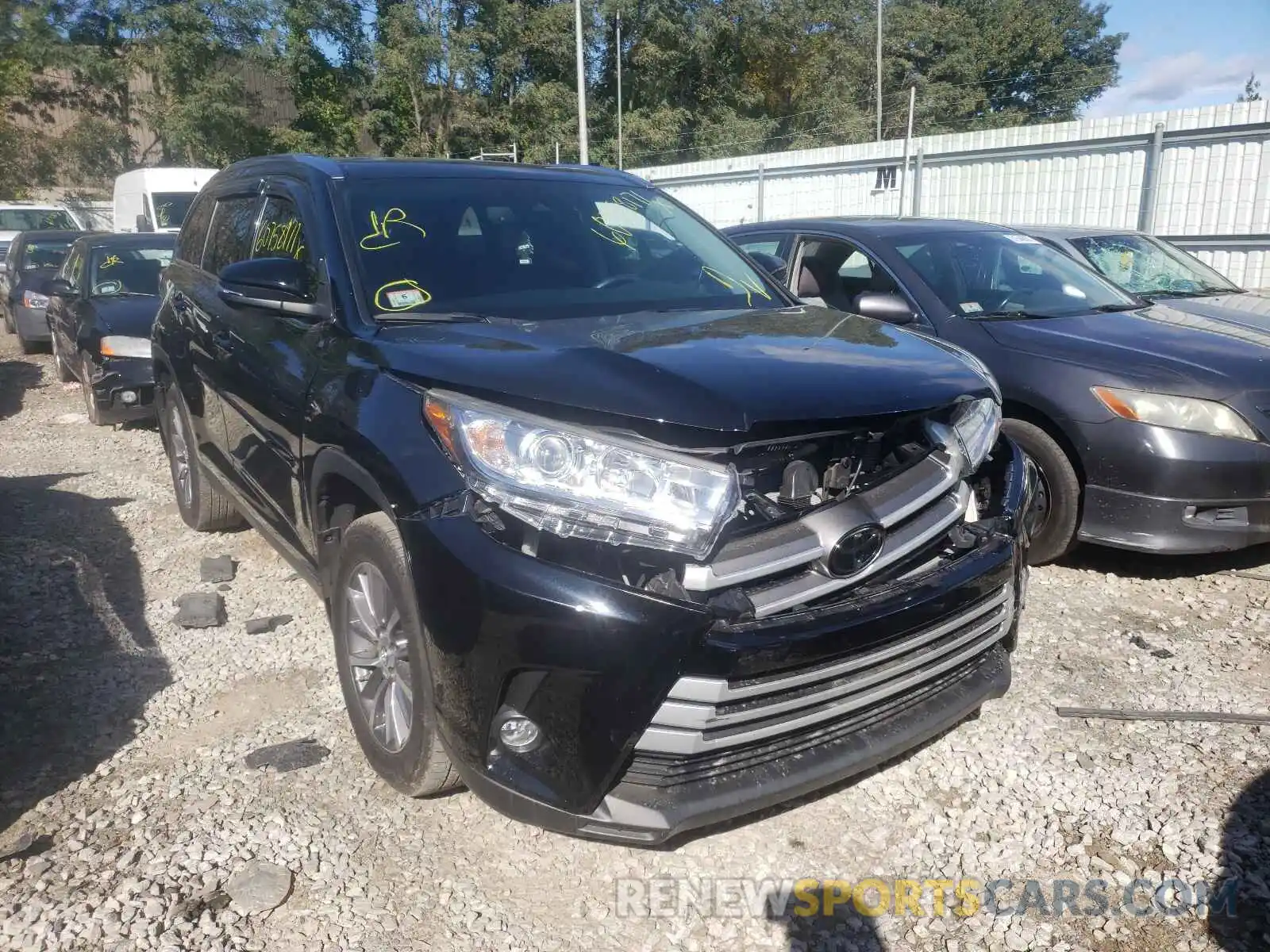 1 Photograph of a damaged car 5TDJZRFHXKS589411 TOYOTA HIGHLANDER 2019