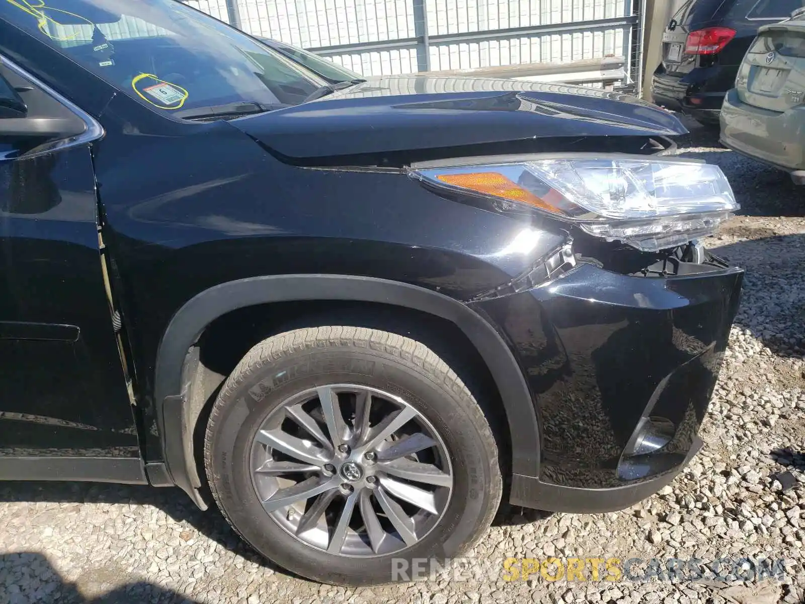 10 Photograph of a damaged car 5TDJZRFHXKS589411 TOYOTA HIGHLANDER 2019