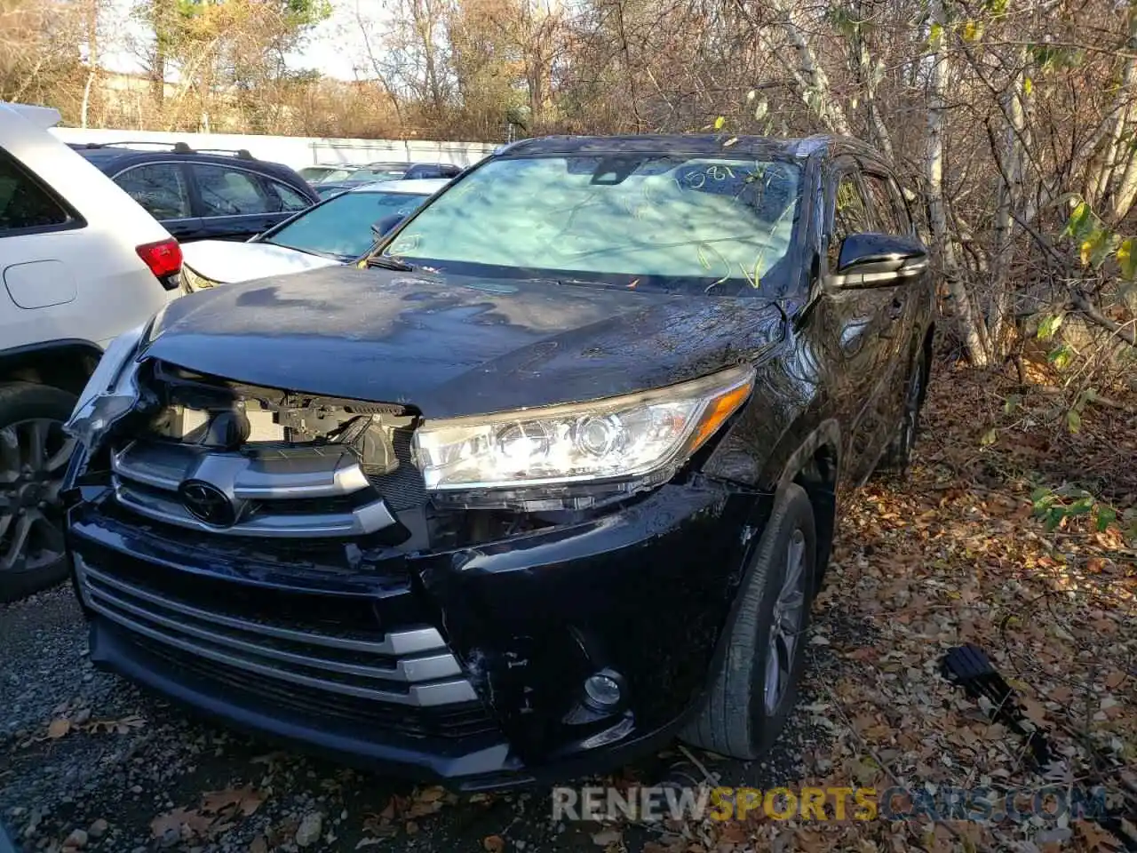 2 Photograph of a damaged car 5TDJZRFHXKS589411 TOYOTA HIGHLANDER 2019