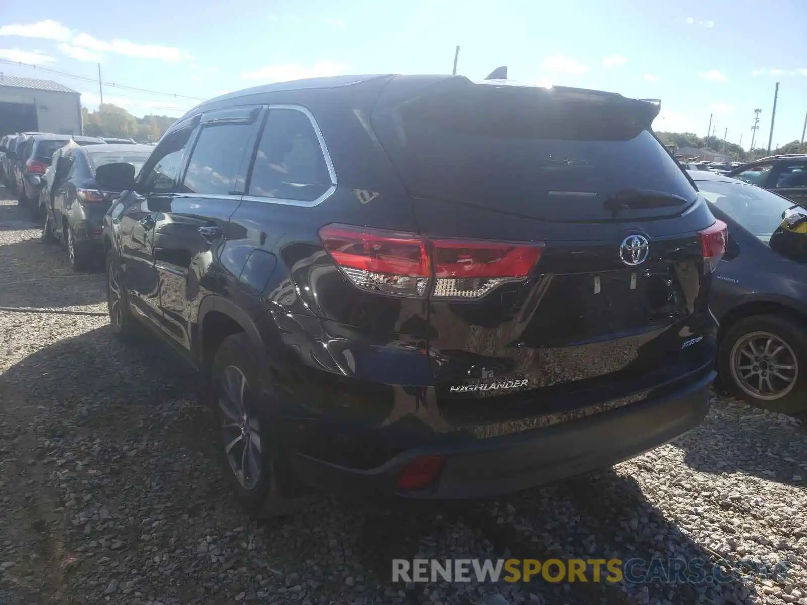 3 Photograph of a damaged car 5TDJZRFHXKS589411 TOYOTA HIGHLANDER 2019