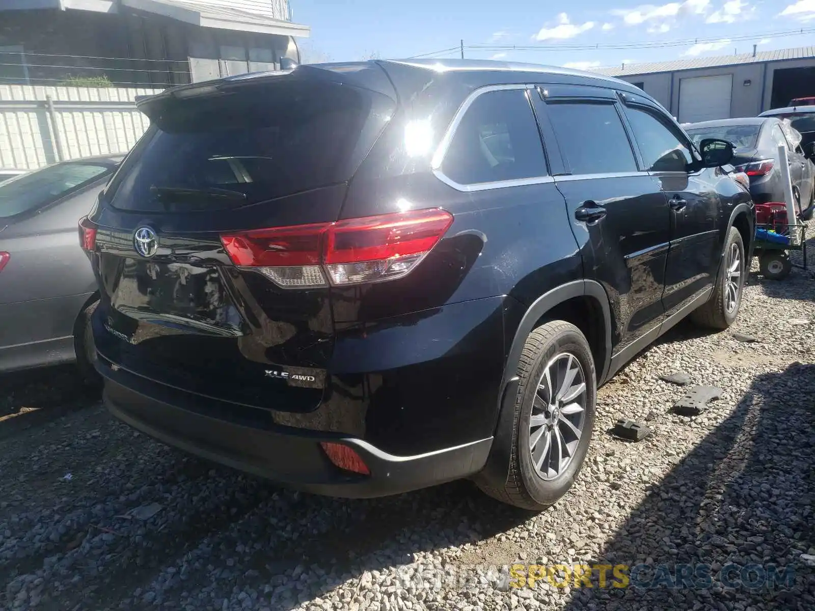 4 Фотография поврежденного автомобиля 5TDJZRFHXKS589411 TOYOTA HIGHLANDER 2019