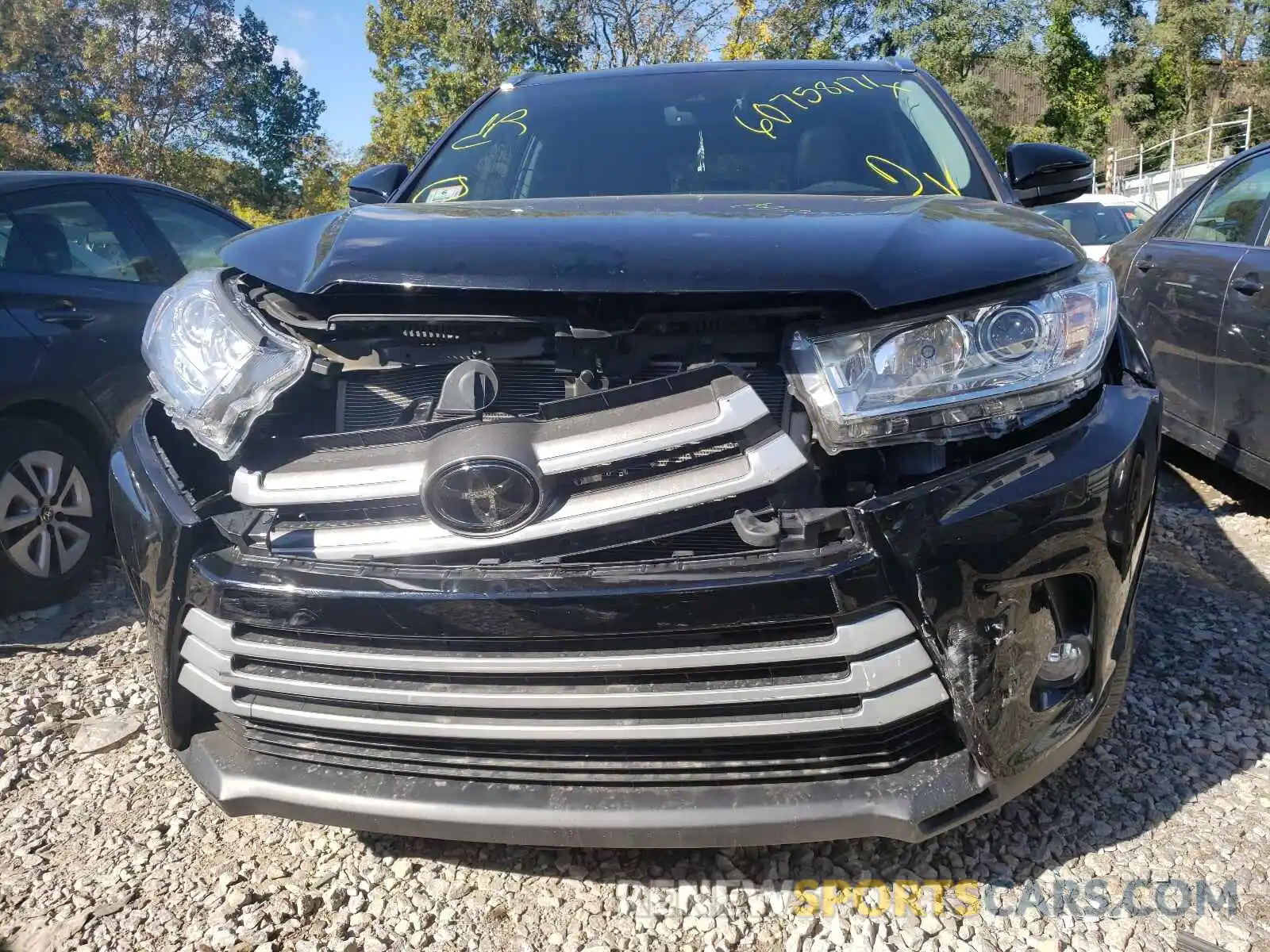 9 Photograph of a damaged car 5TDJZRFHXKS589411 TOYOTA HIGHLANDER 2019