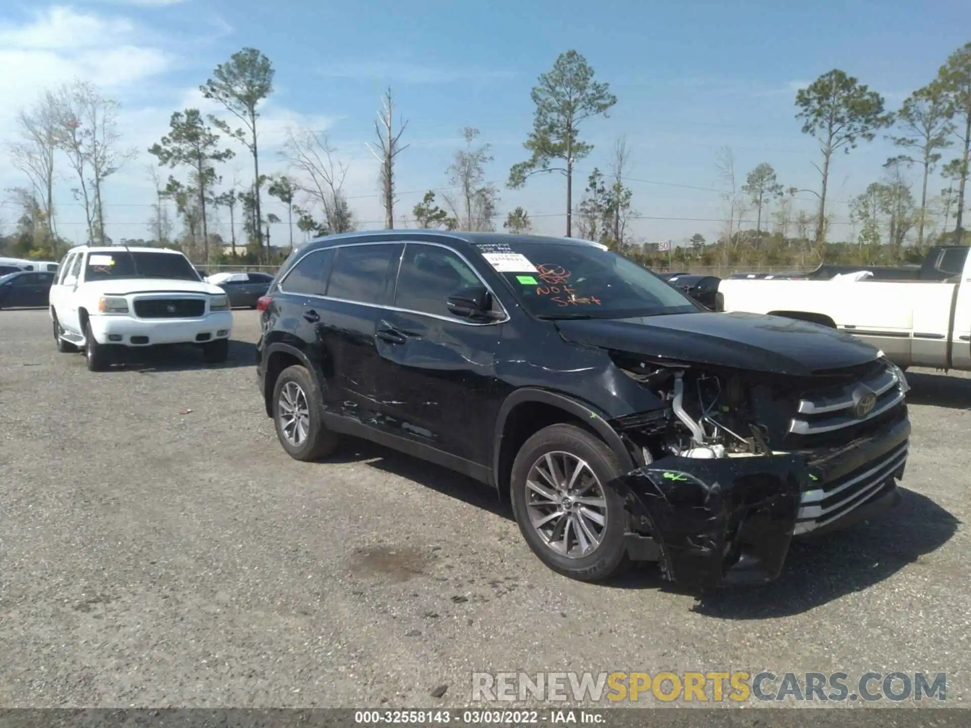 1 Photograph of a damaged car 5TDJZRFHXKS589506 TOYOTA HIGHLANDER 2019