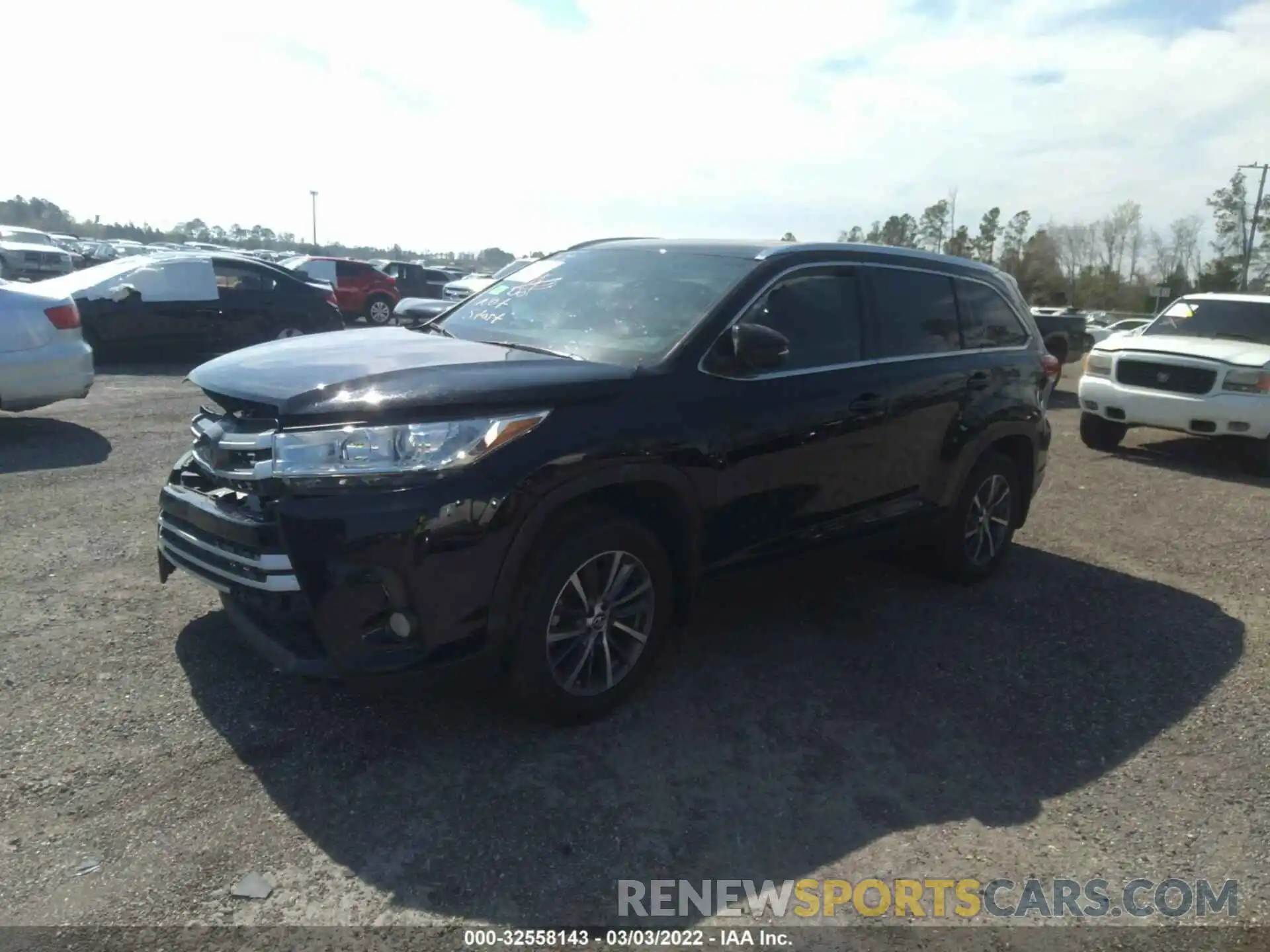 2 Photograph of a damaged car 5TDJZRFHXKS589506 TOYOTA HIGHLANDER 2019