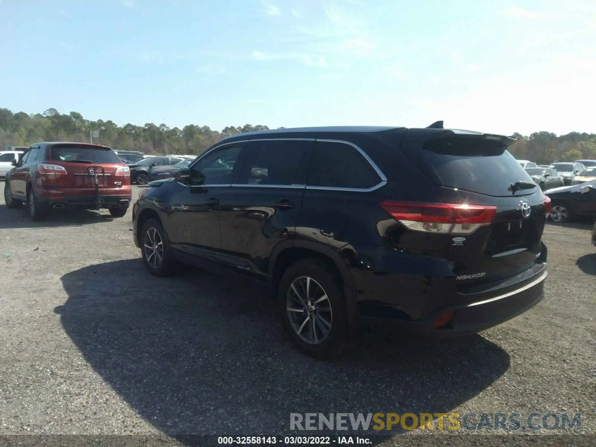 3 Photograph of a damaged car 5TDJZRFHXKS589506 TOYOTA HIGHLANDER 2019