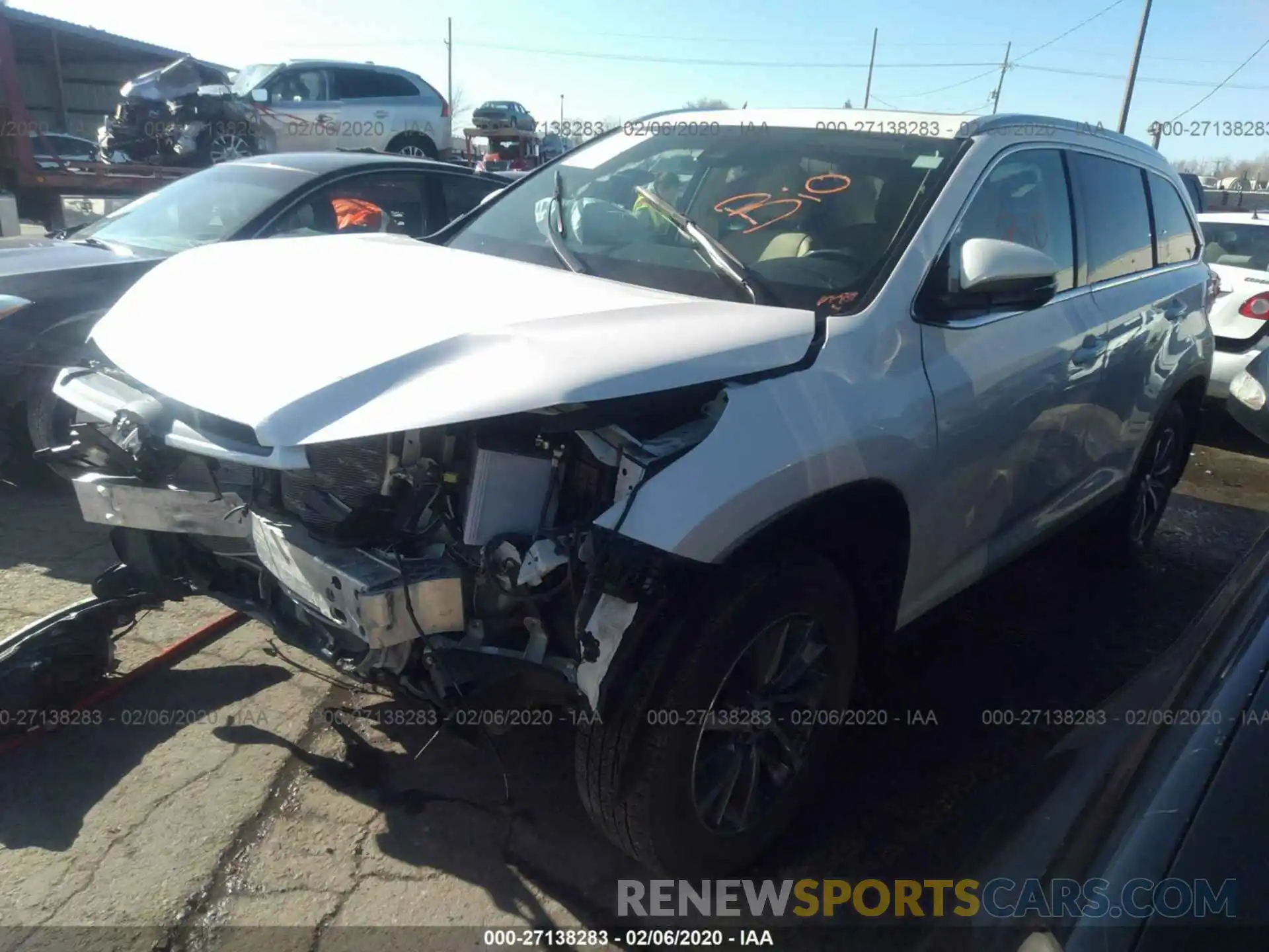 2 Photograph of a damaged car 5TDJZRFHXKS589943 TOYOTA HIGHLANDER 2019