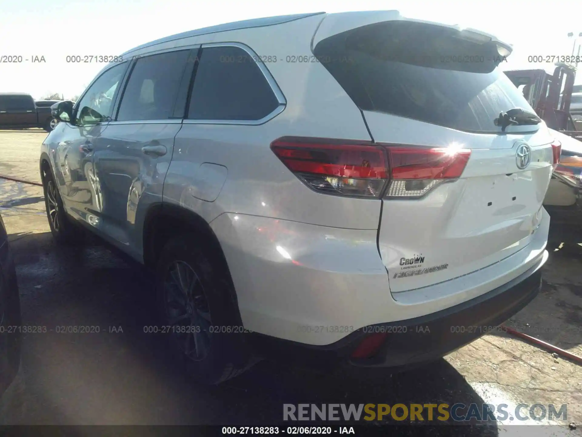 3 Photograph of a damaged car 5TDJZRFHXKS589943 TOYOTA HIGHLANDER 2019