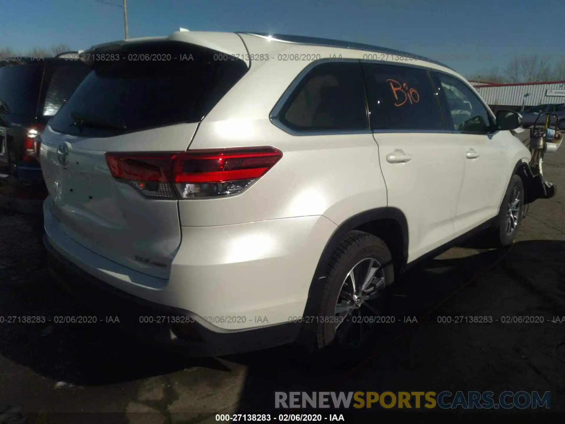 4 Photograph of a damaged car 5TDJZRFHXKS589943 TOYOTA HIGHLANDER 2019