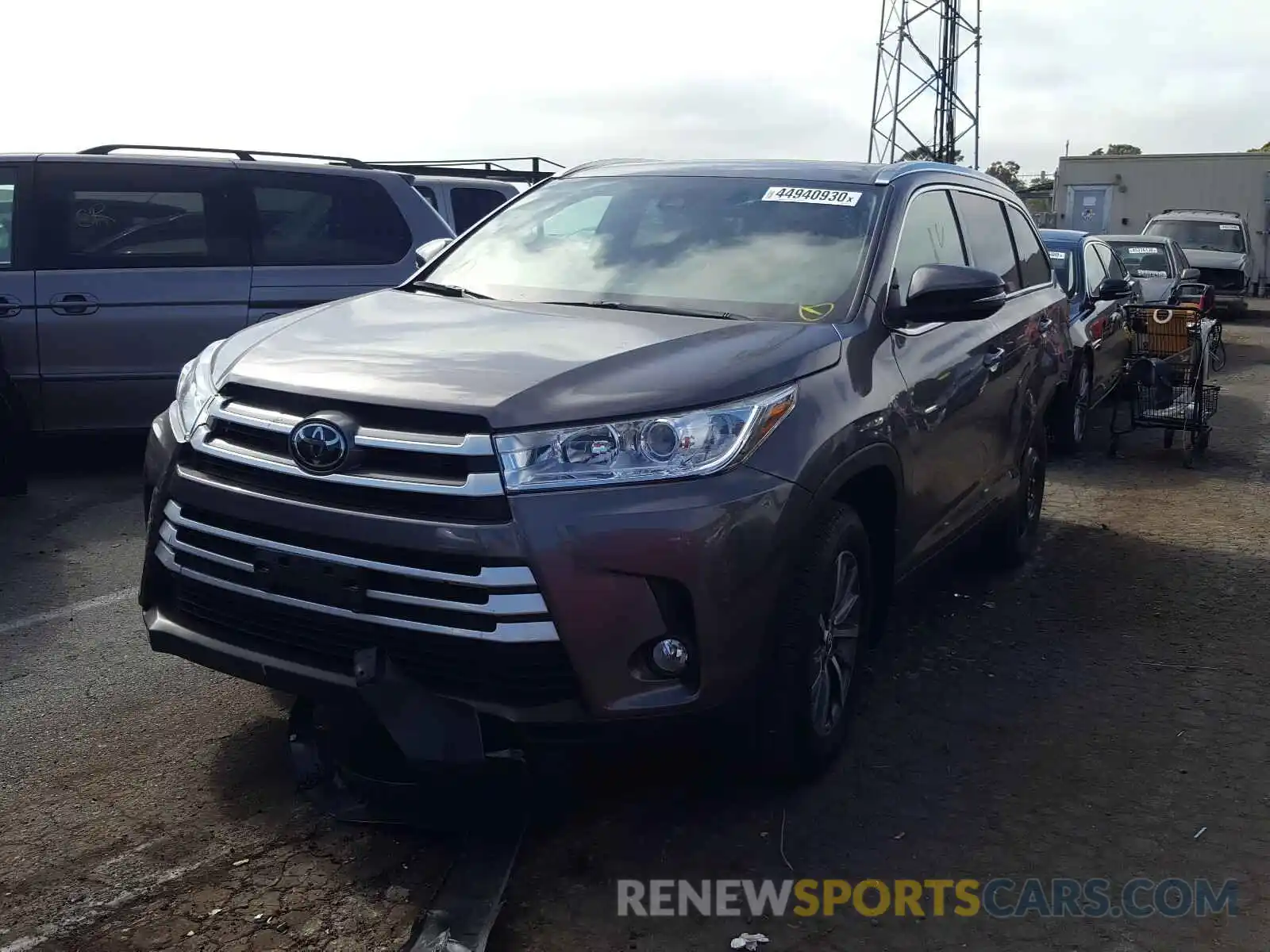 2 Photograph of a damaged car 5TDJZRFHXKS590669 TOYOTA HIGHLANDER 2019