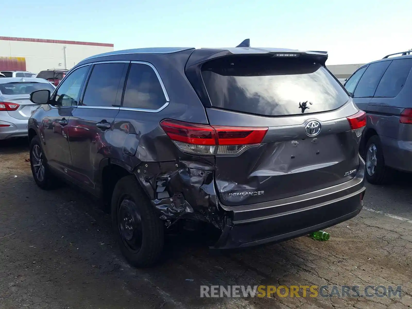 3 Photograph of a damaged car 5TDJZRFHXKS590669 TOYOTA HIGHLANDER 2019