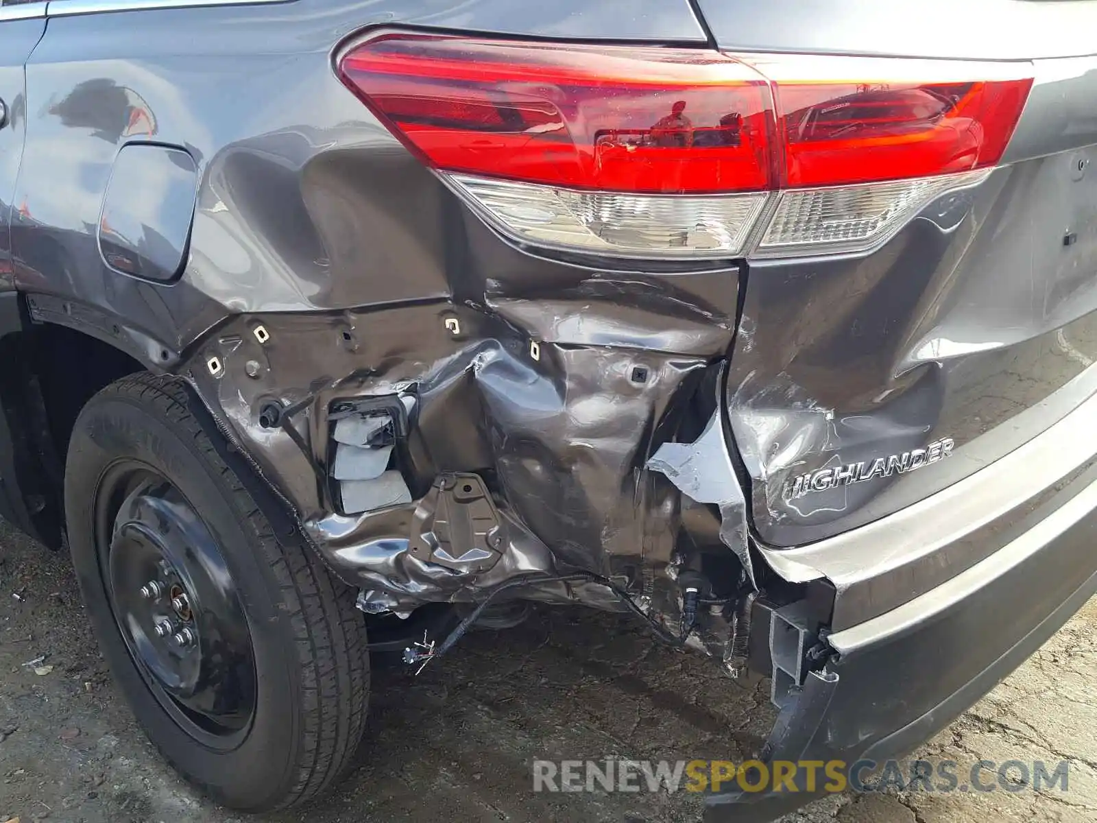 9 Photograph of a damaged car 5TDJZRFHXKS590669 TOYOTA HIGHLANDER 2019