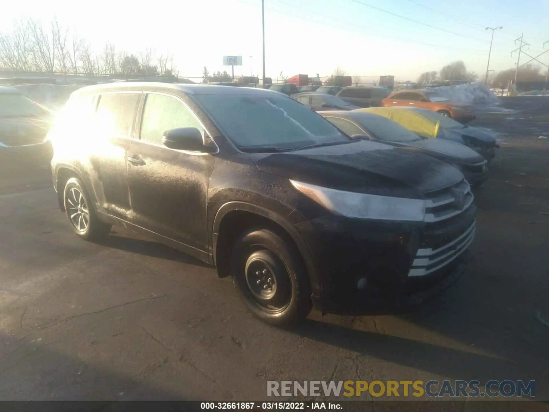 1 Photograph of a damaged car 5TDJZRFHXKS590736 TOYOTA HIGHLANDER 2019