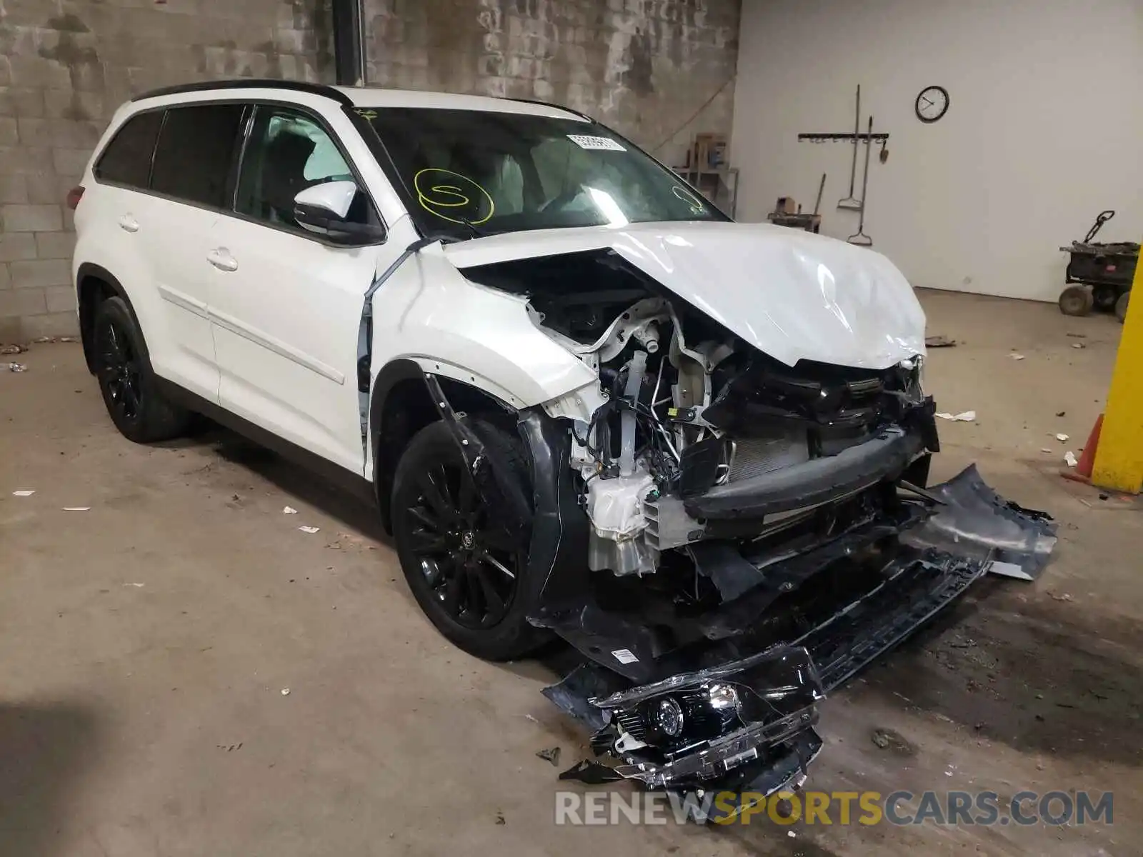 1 Photograph of a damaged car 5TDJZRFHXKS591336 TOYOTA HIGHLANDER 2019