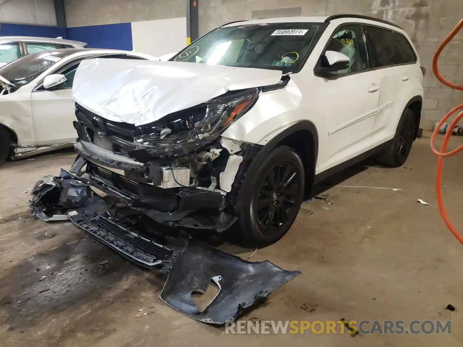 2 Photograph of a damaged car 5TDJZRFHXKS591336 TOYOTA HIGHLANDER 2019