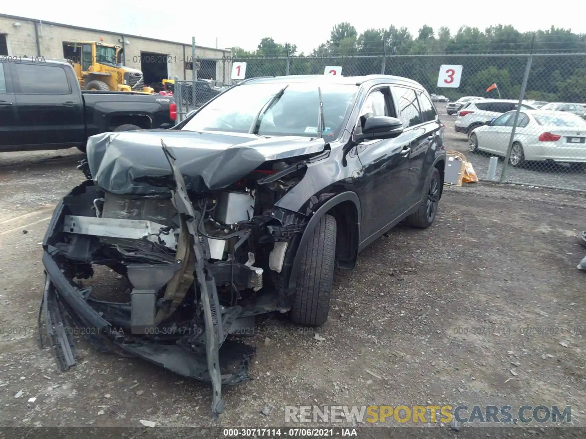 2 Photograph of a damaged car 5TDJZRFHXKS592552 TOYOTA HIGHLANDER 2019