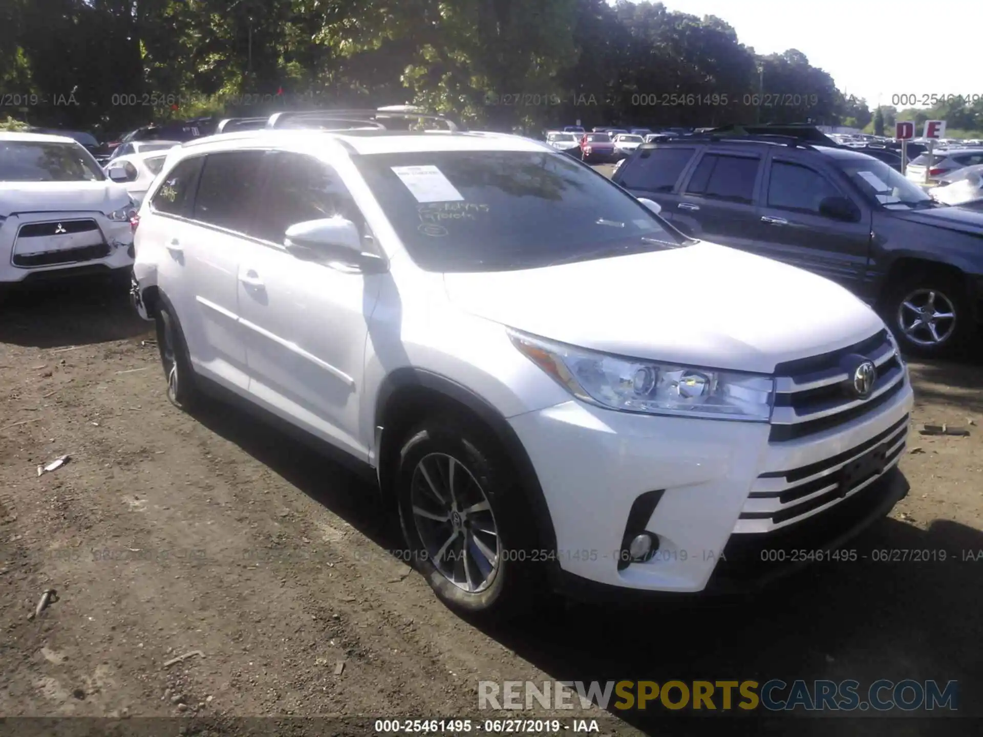 1 Photograph of a damaged car 5TDJZRFHXKS594396 TOYOTA HIGHLANDER 2019