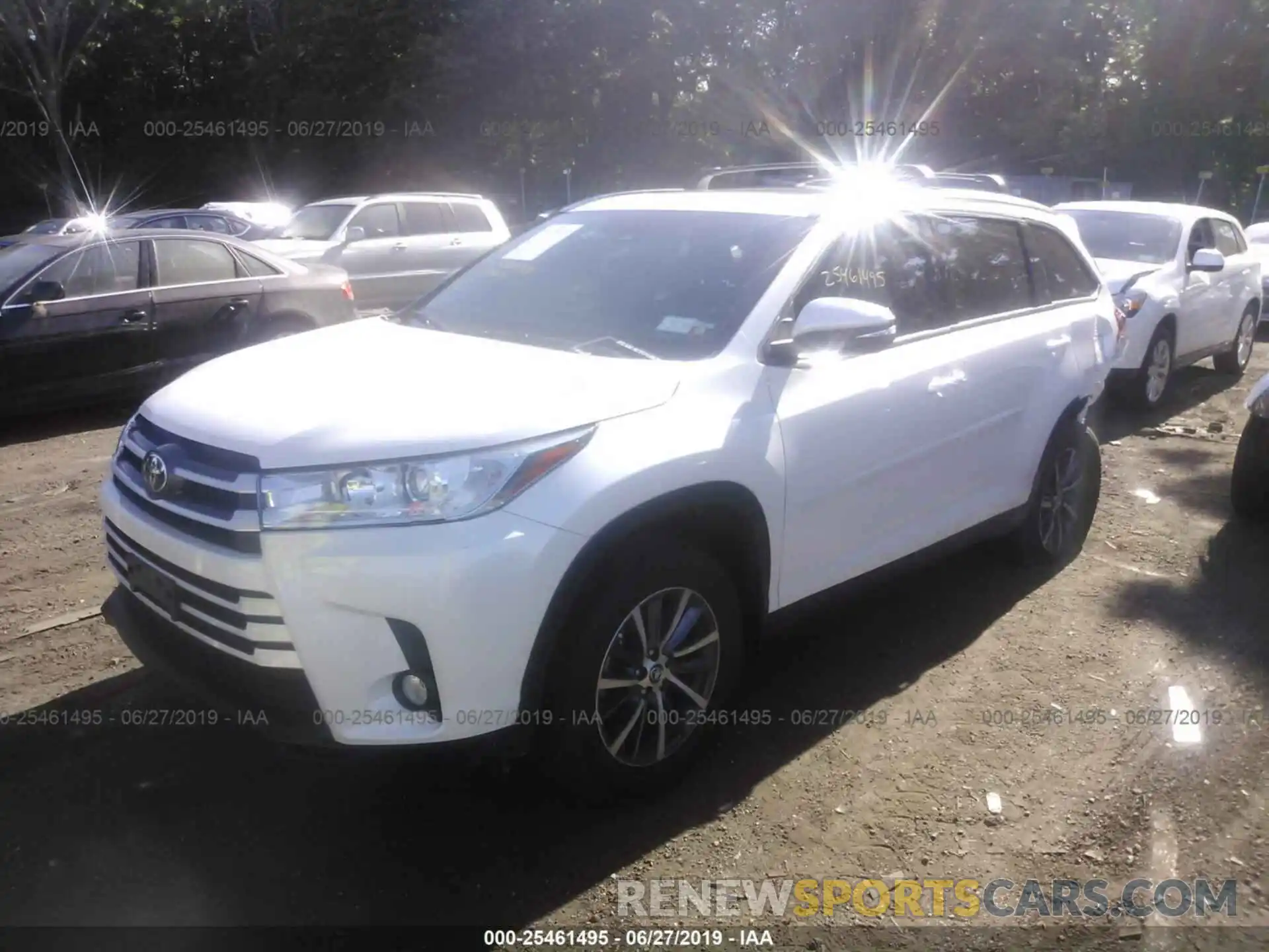 2 Photograph of a damaged car 5TDJZRFHXKS594396 TOYOTA HIGHLANDER 2019