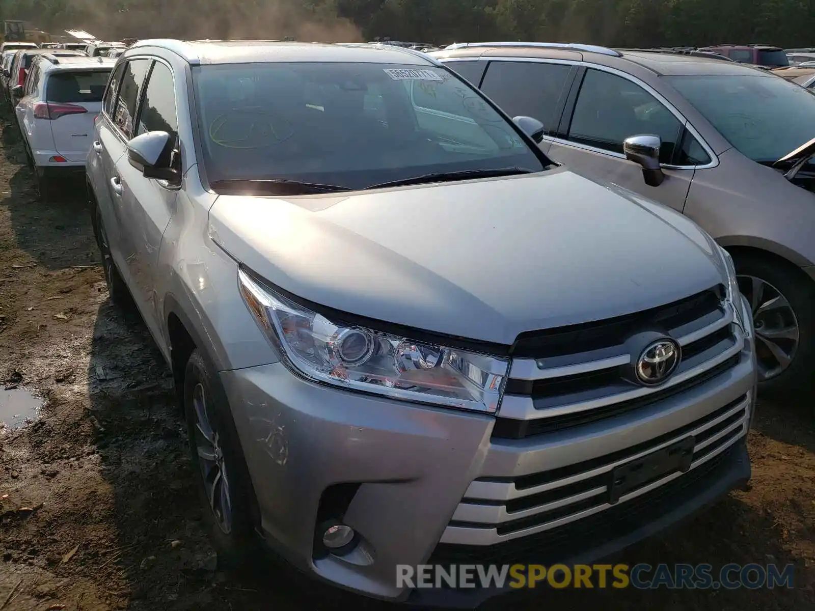 1 Photograph of a damaged car 5TDJZRFHXKS595015 TOYOTA HIGHLANDER 2019