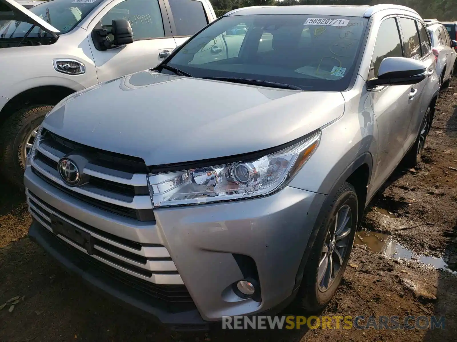 2 Photograph of a damaged car 5TDJZRFHXKS595015 TOYOTA HIGHLANDER 2019