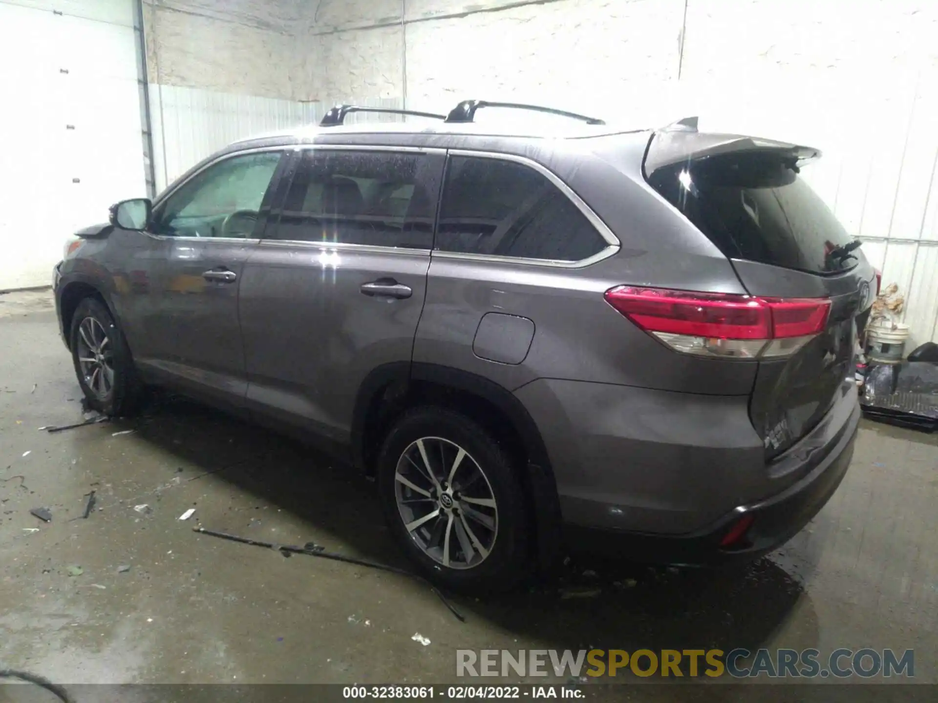 3 Photograph of a damaged car 5TDJZRFHXKS599839 TOYOTA HIGHLANDER 2019