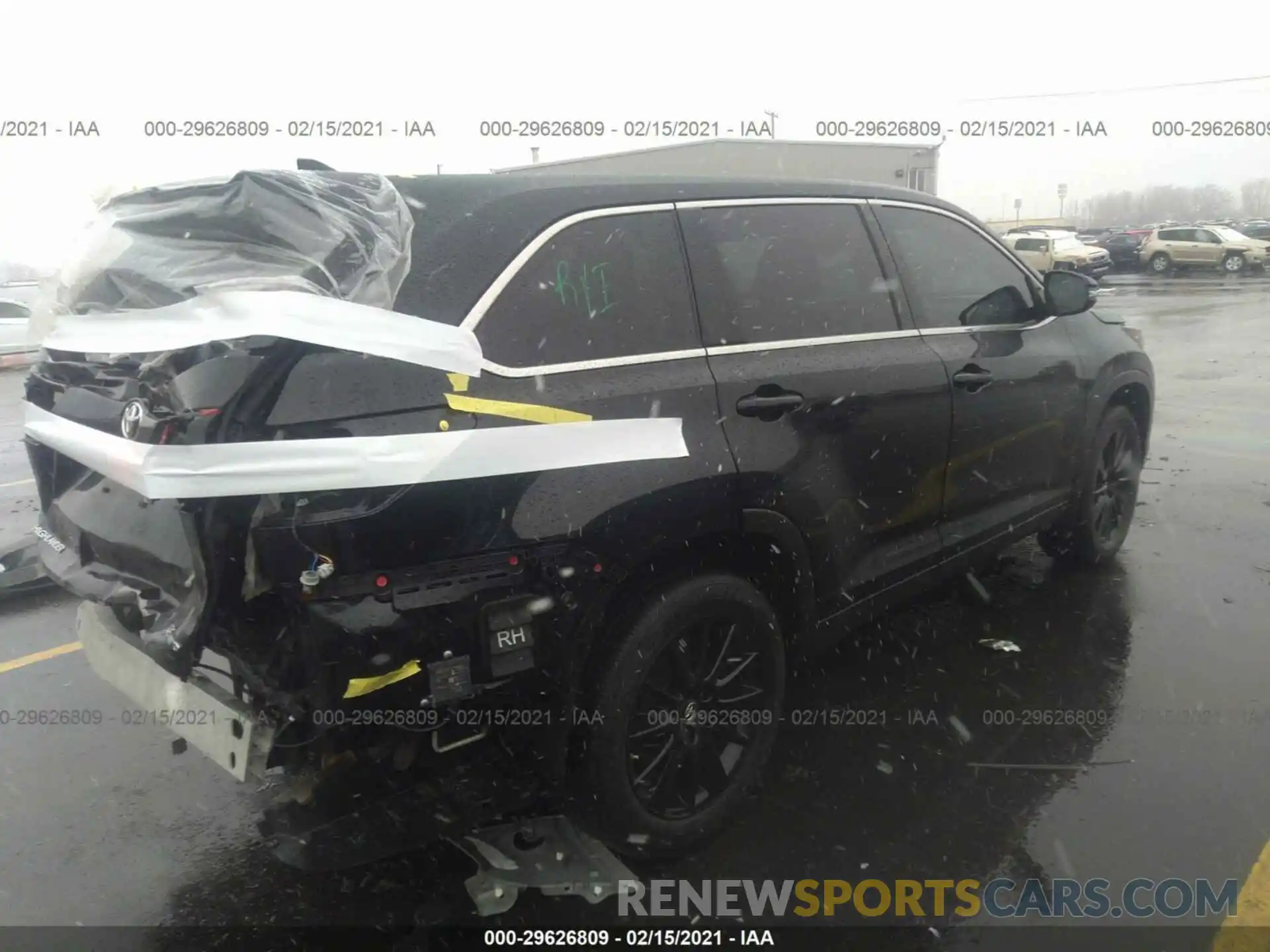 4 Photograph of a damaged car 5TDJZRFHXKS600519 TOYOTA HIGHLANDER 2019