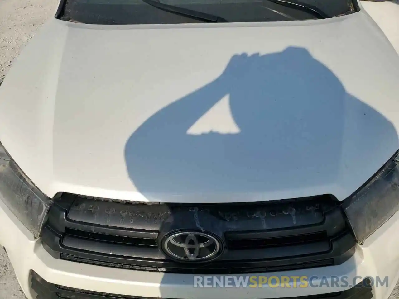 11 Photograph of a damaged car 5TDJZRFHXKS602576 TOYOTA HIGHLANDER 2019