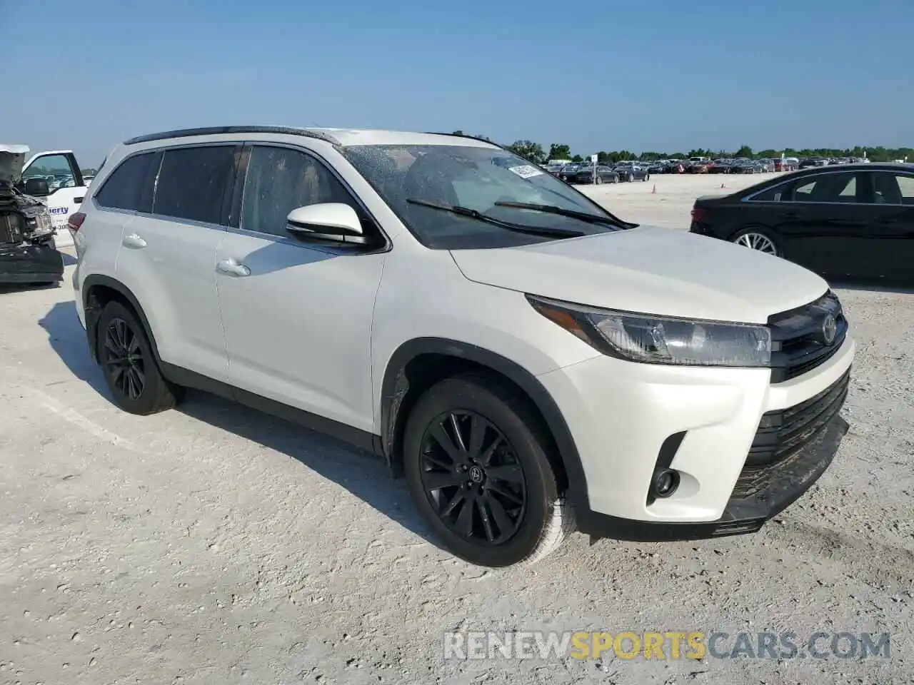 4 Photograph of a damaged car 5TDJZRFHXKS602576 TOYOTA HIGHLANDER 2019