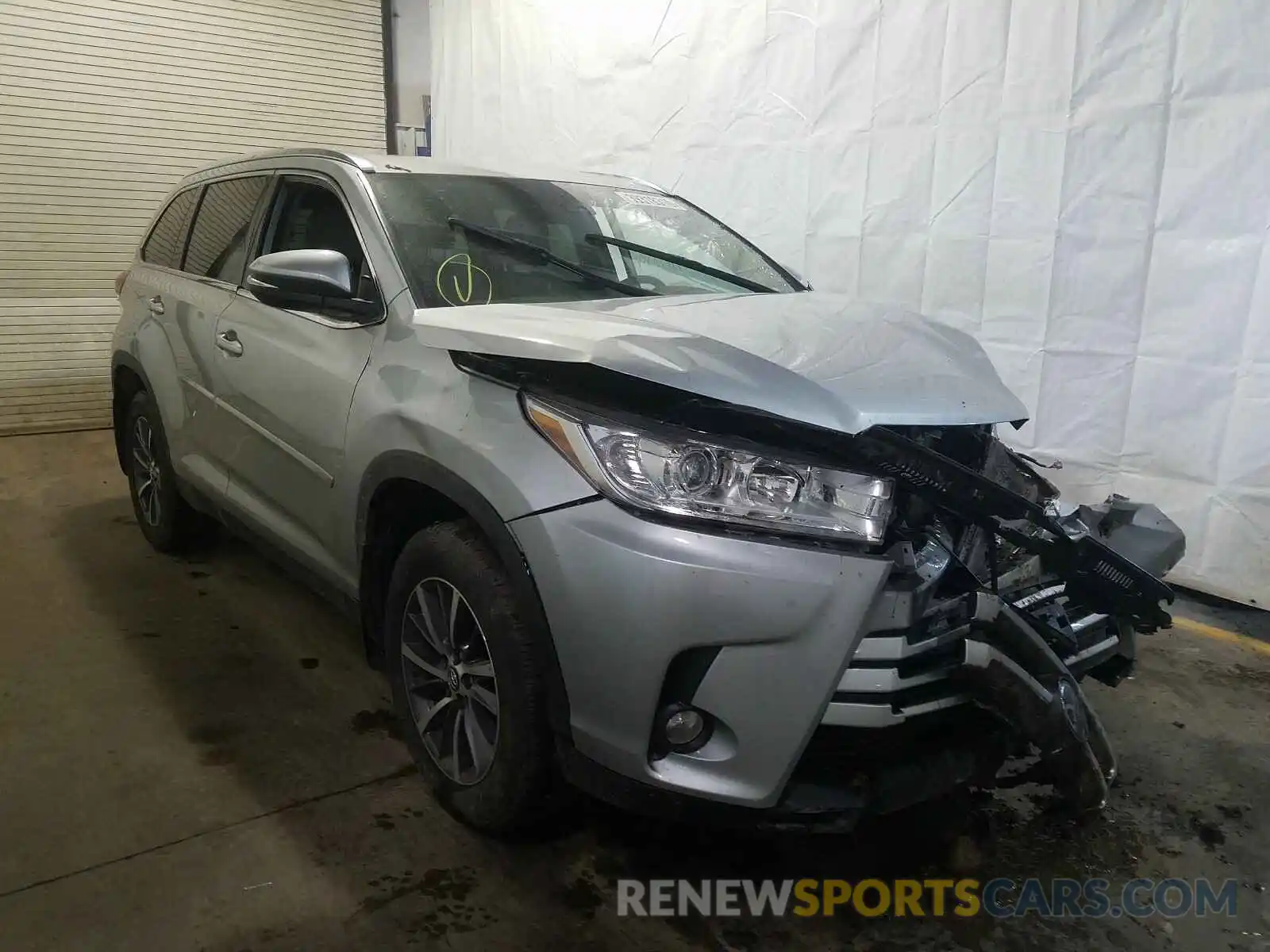 1 Photograph of a damaged car 5TDJZRFHXKS602710 TOYOTA HIGHLANDER 2019