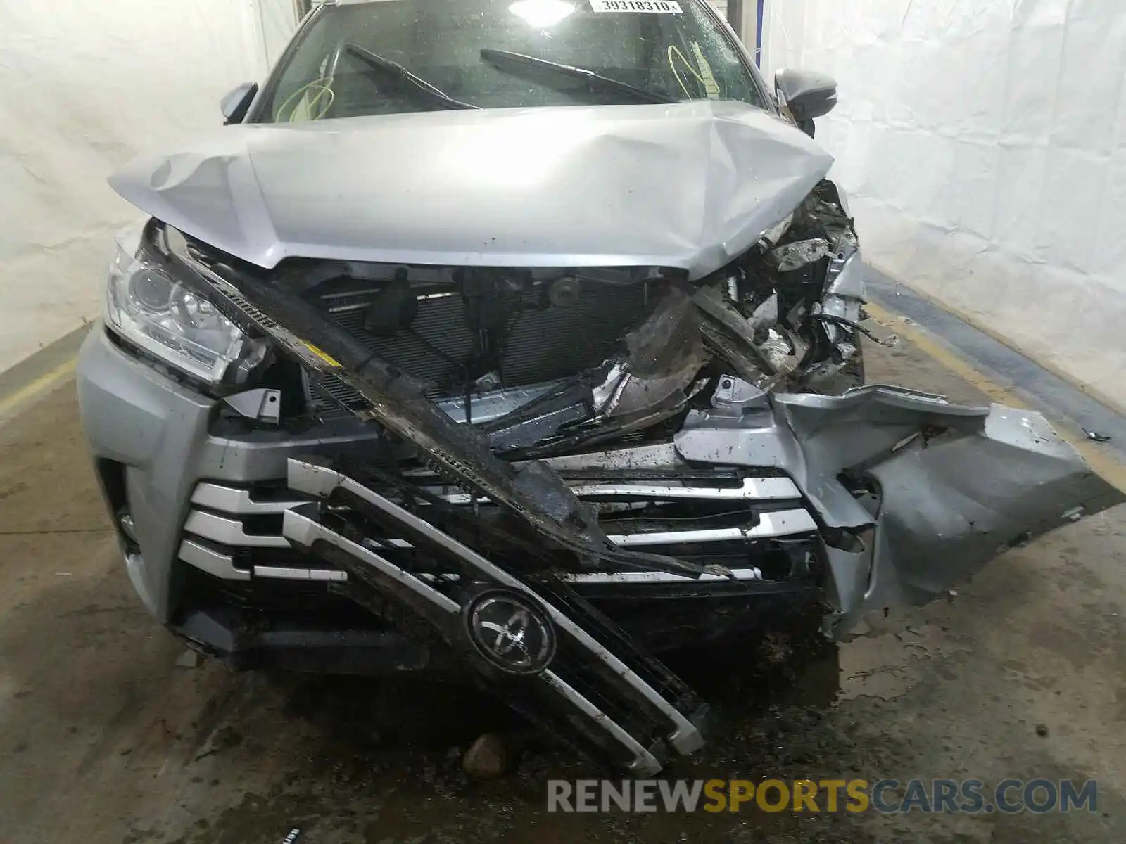 9 Photograph of a damaged car 5TDJZRFHXKS602710 TOYOTA HIGHLANDER 2019